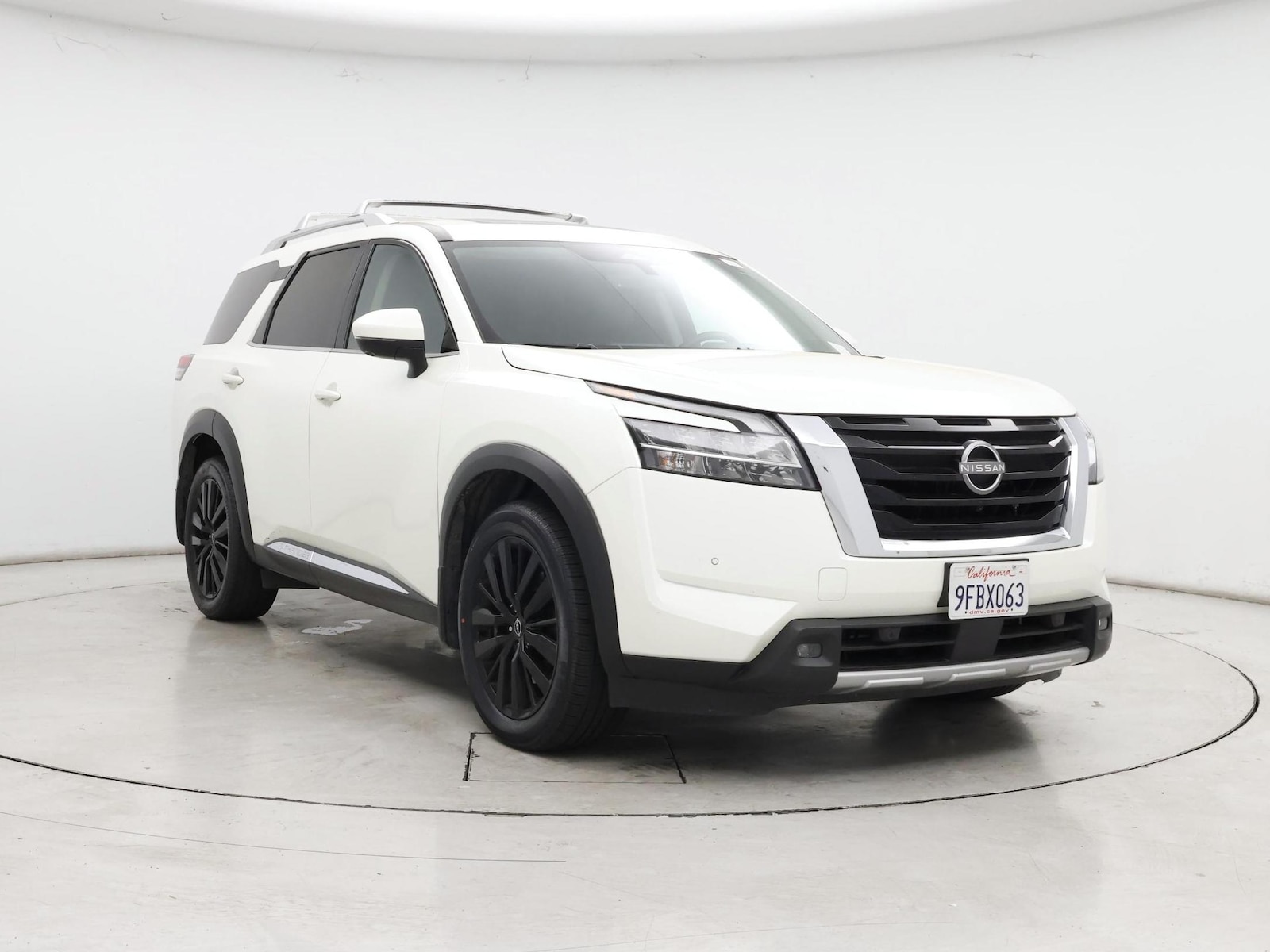 2023 Nissan Pathfinder Platinum - Photo 2