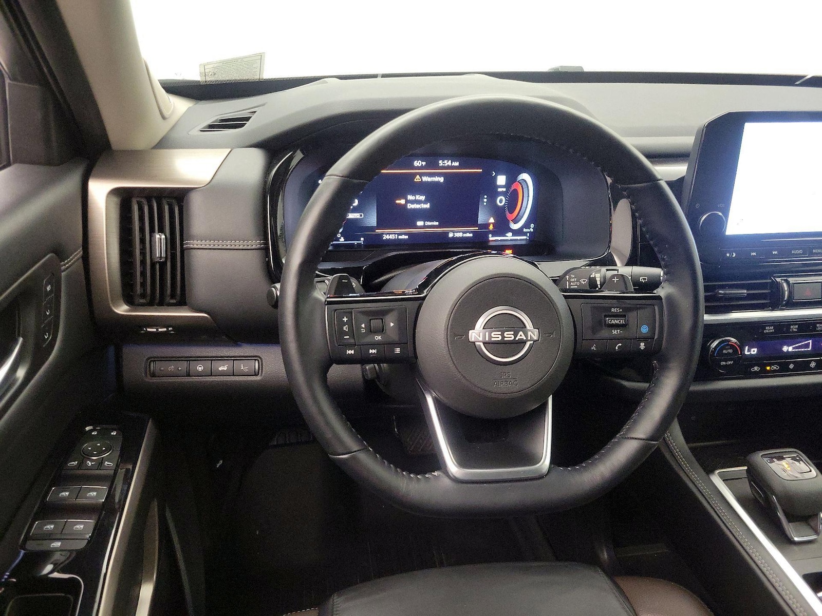 2023 Nissan Pathfinder Platinum - Photo 11