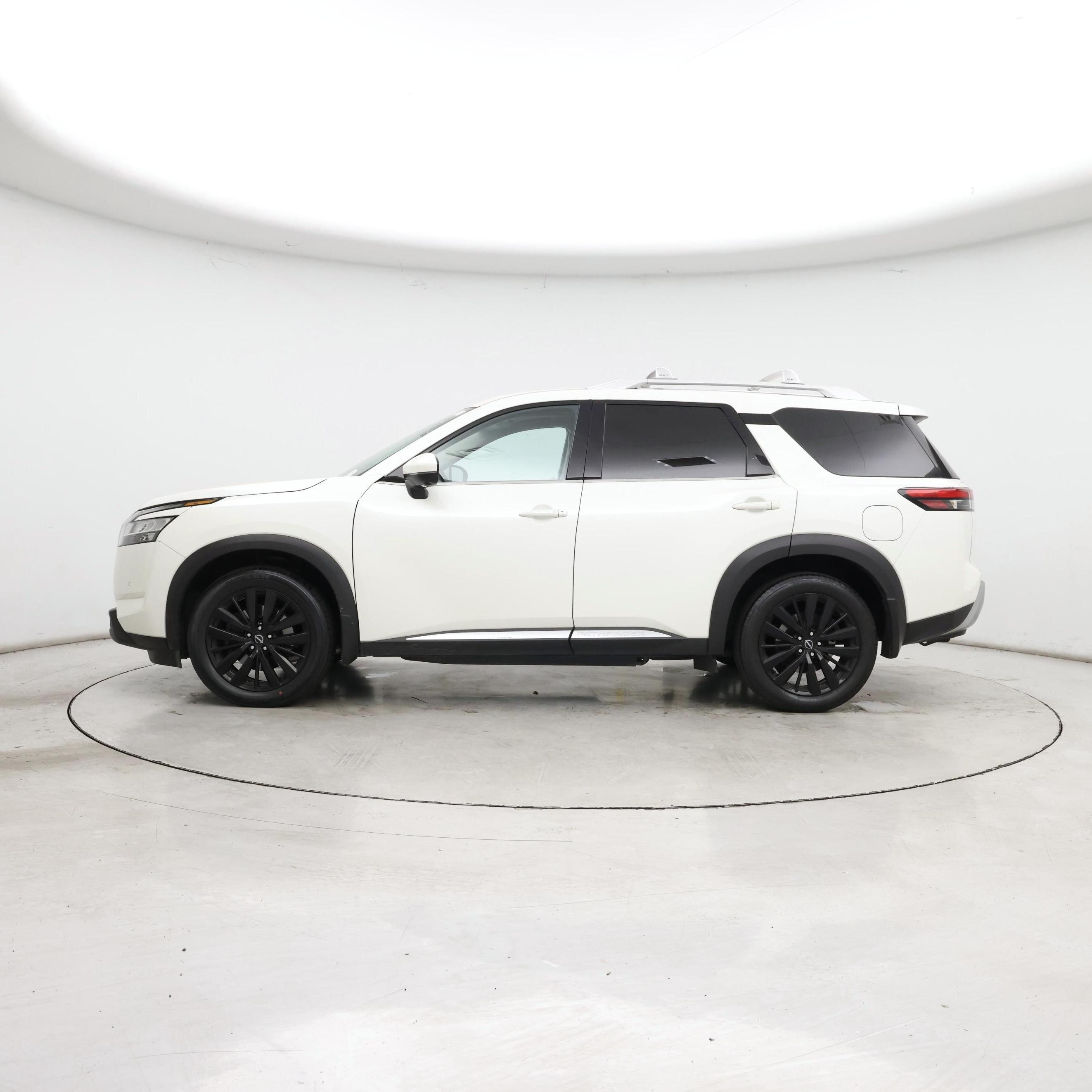 Thumbnail: 2023 Nissan Pathfinder - 3