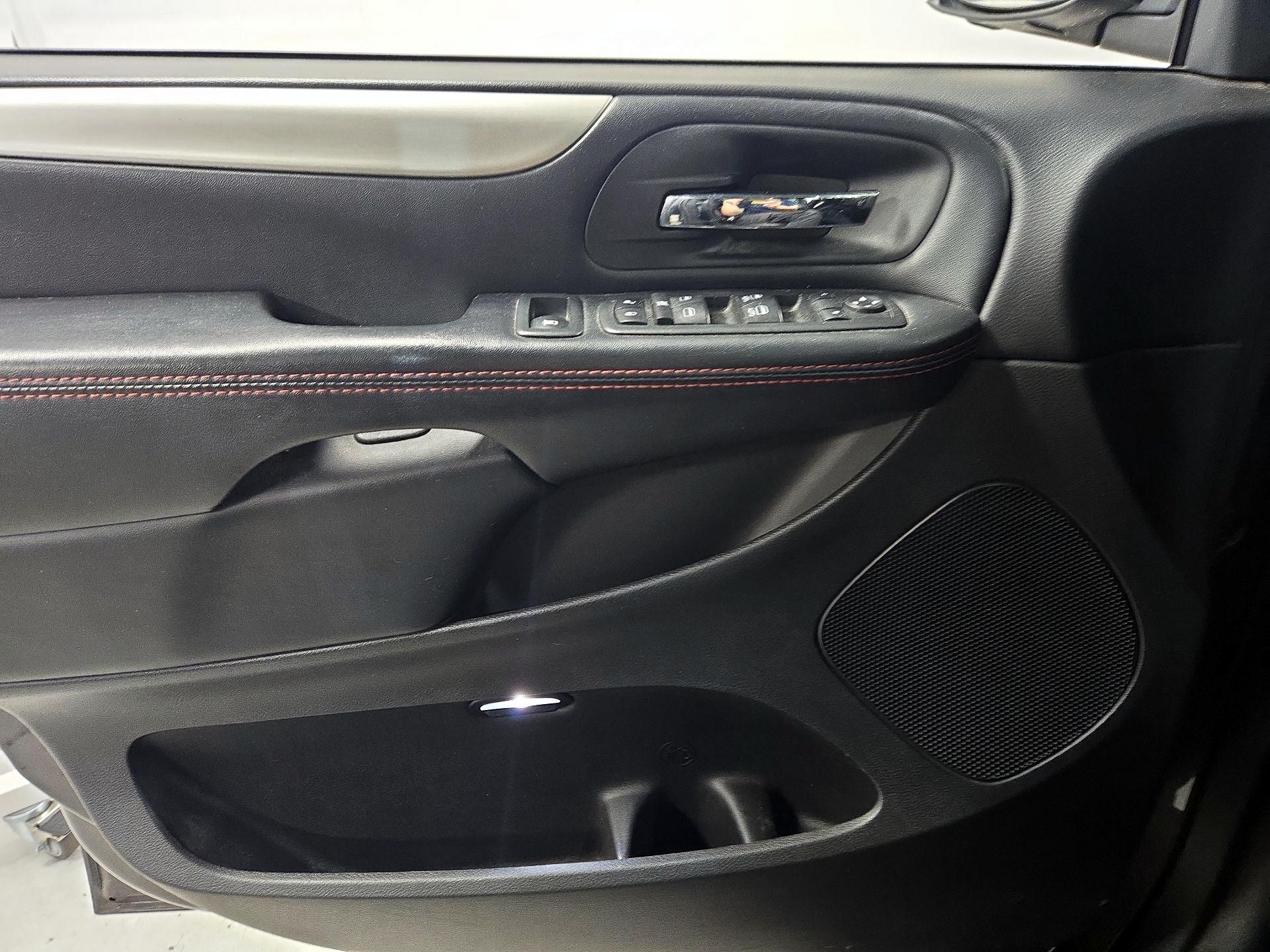 Thumbnail: 2019 Dodge Grand Caravan - 12