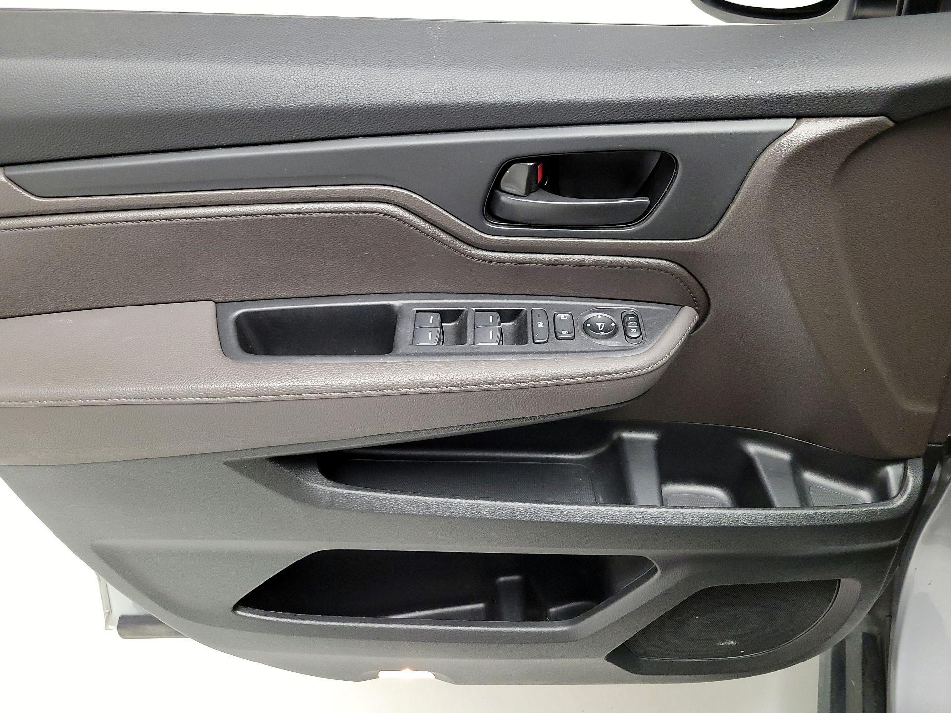 Thumbnail: 2019 Honda Odyssey - 12