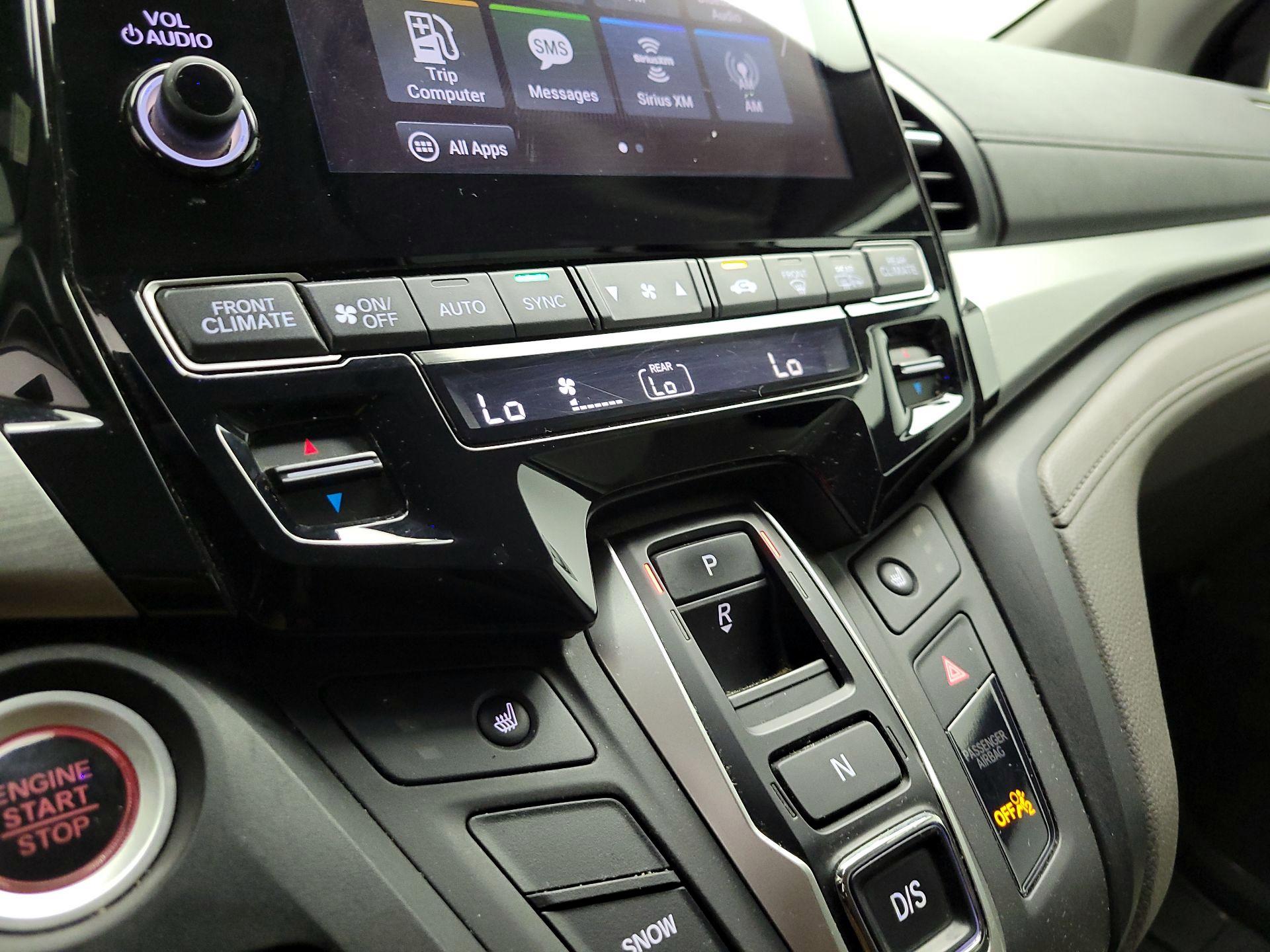 Thumbnail: 2019 Honda Odyssey - 16