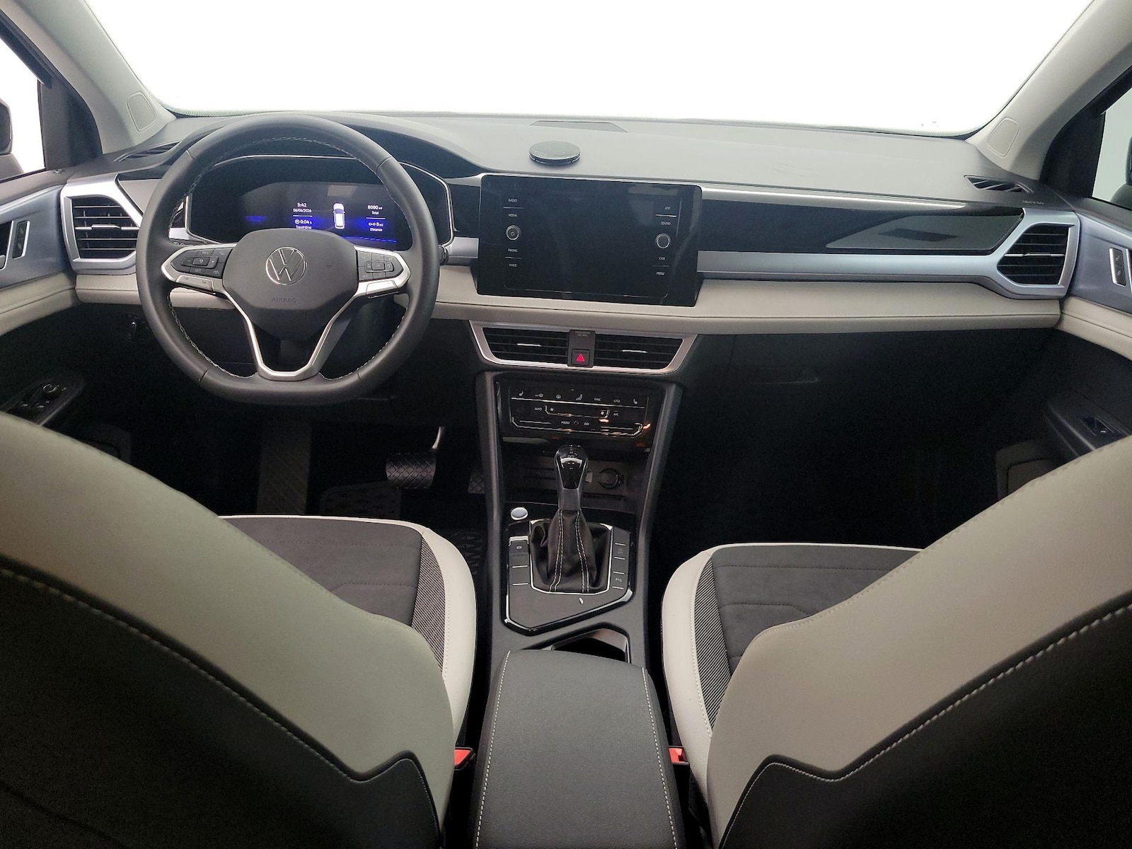 2025 Volkswagen Taos SE - Photo 10
