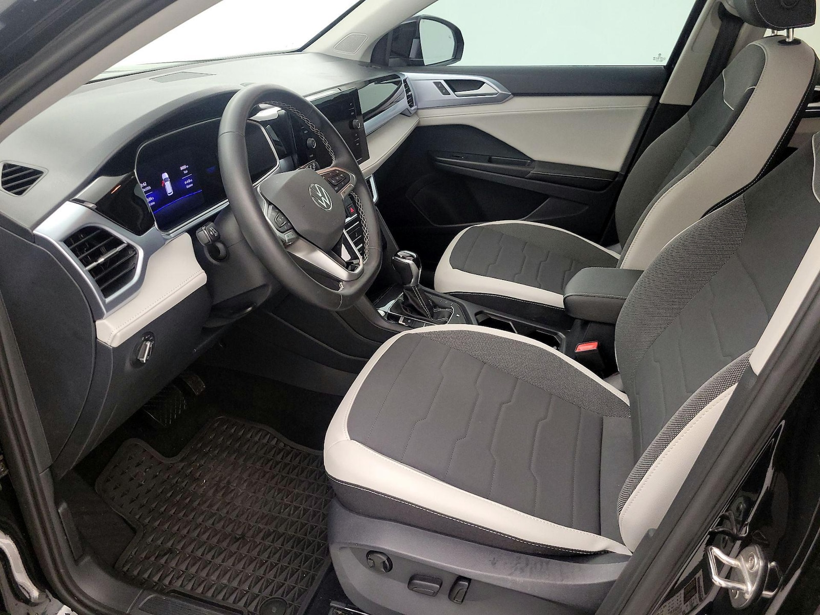 2025 Volkswagen Taos SE - Photo 12