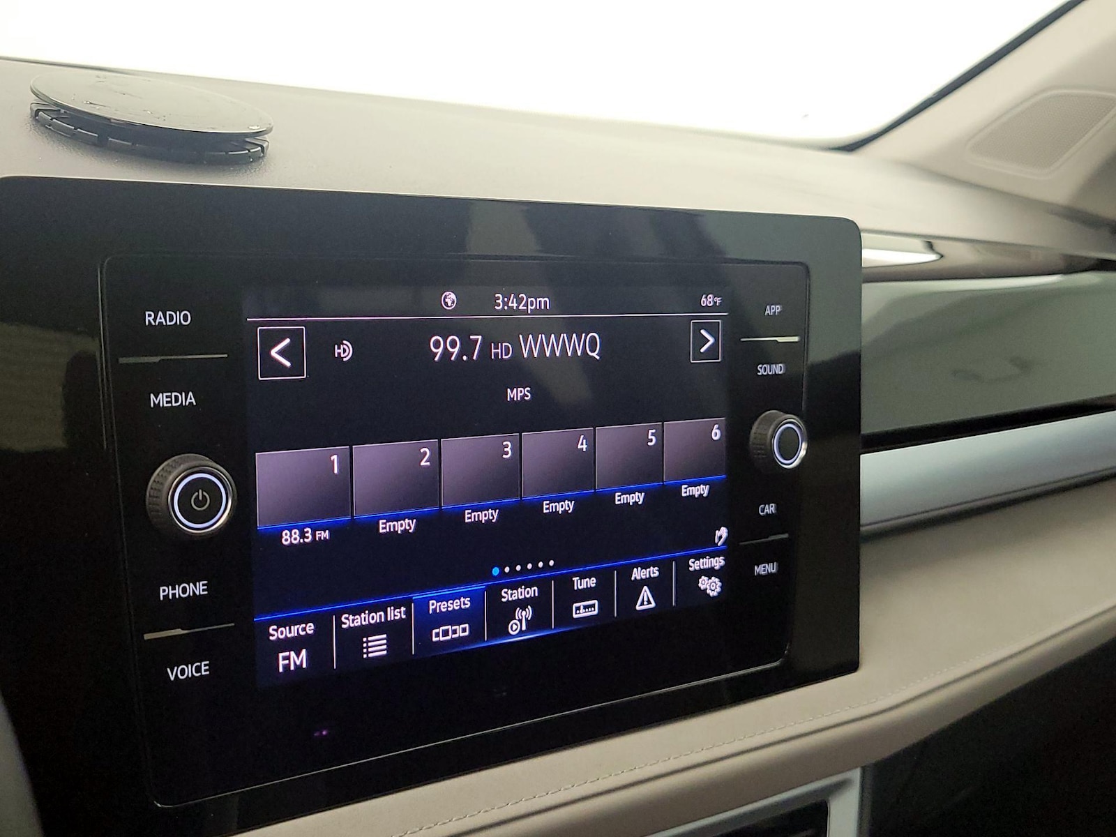 2025 Volkswagen Taos SE - Photo 16