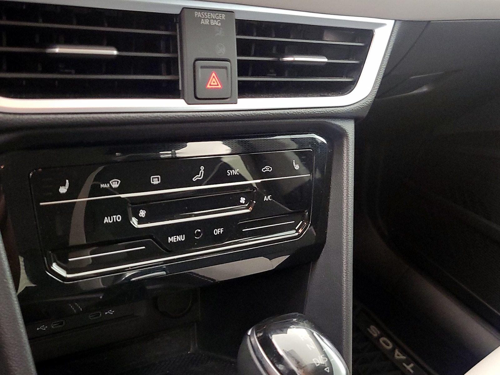 2025 Volkswagen Taos SE - Photo 17