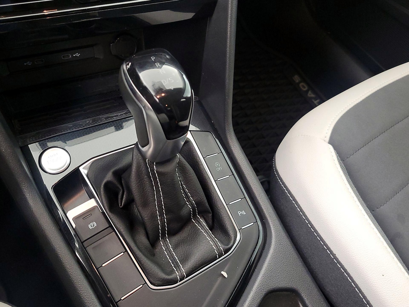 2025 Volkswagen Taos SE - Photo 18