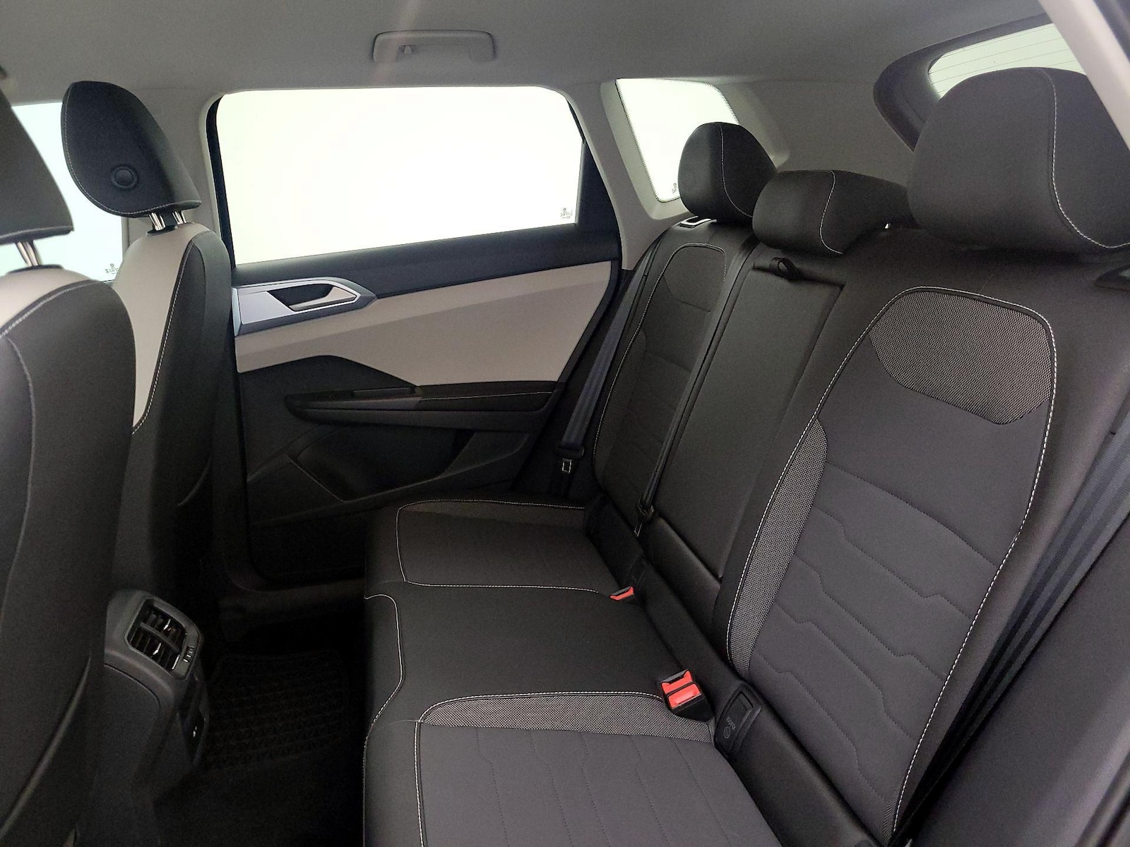 2025 Volkswagen Taos SE - Photo 20