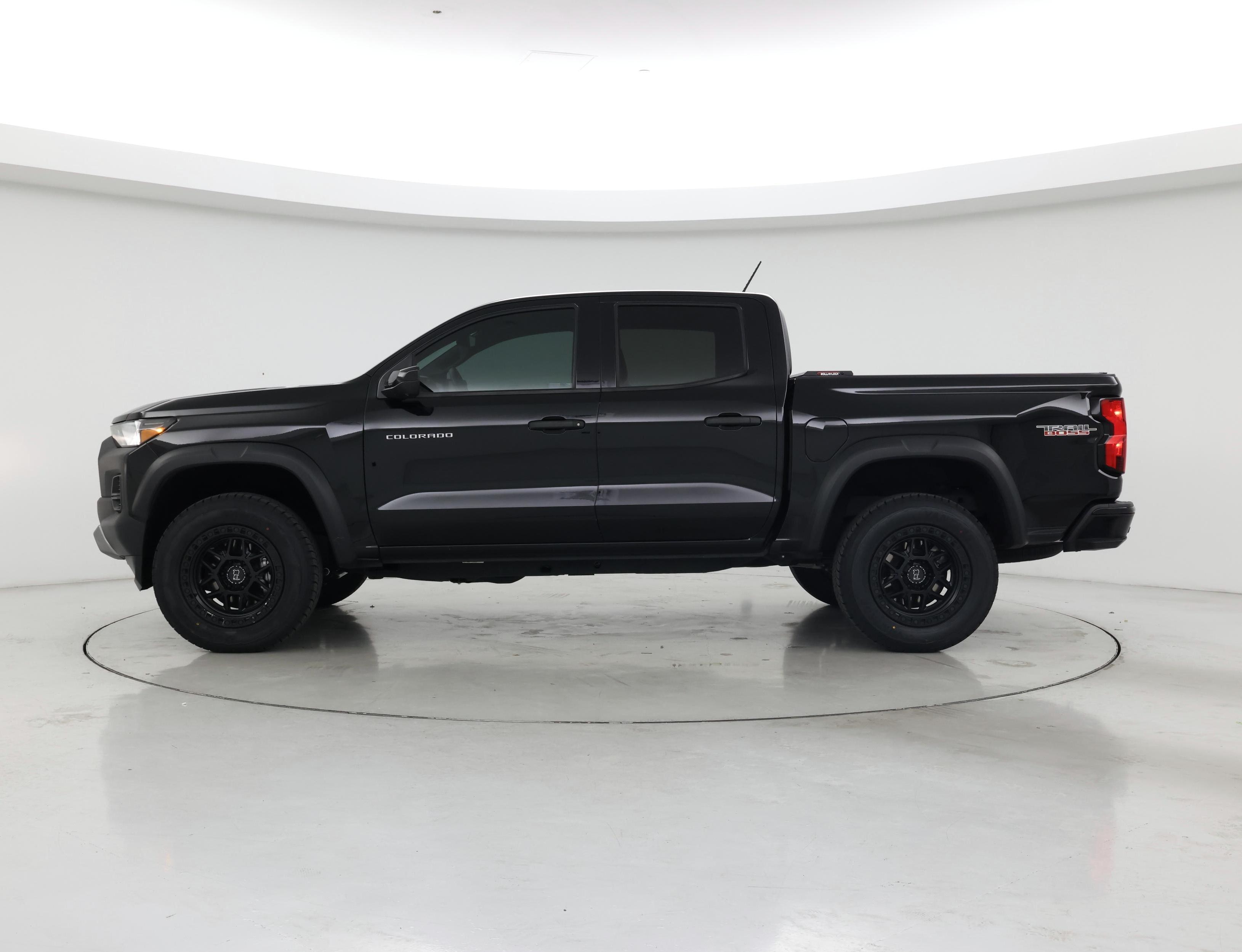 Thumbnail: 2023 Chevrolet Colorado - 3
