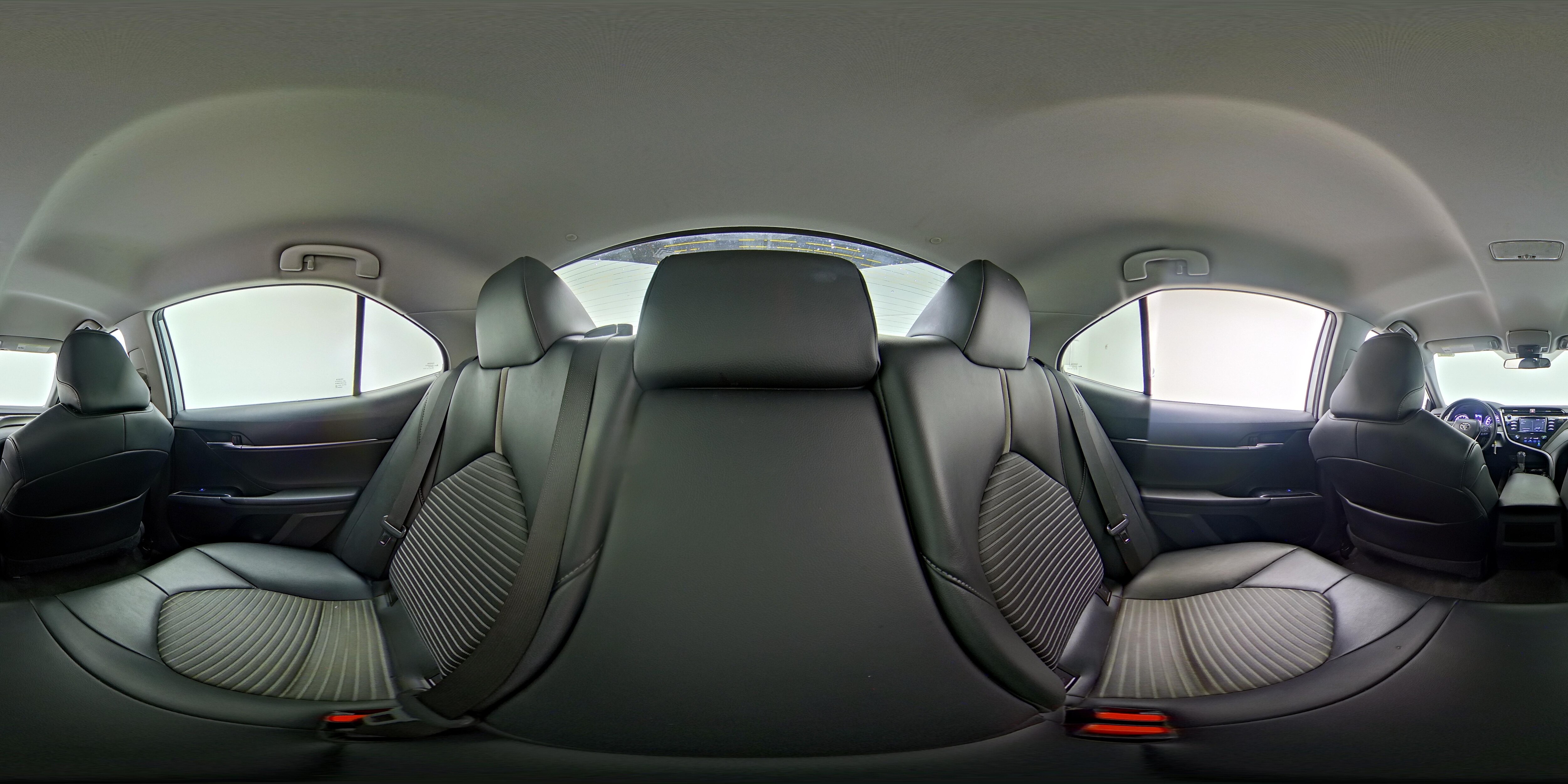 2020 Toyota Camry SE - Photo 25