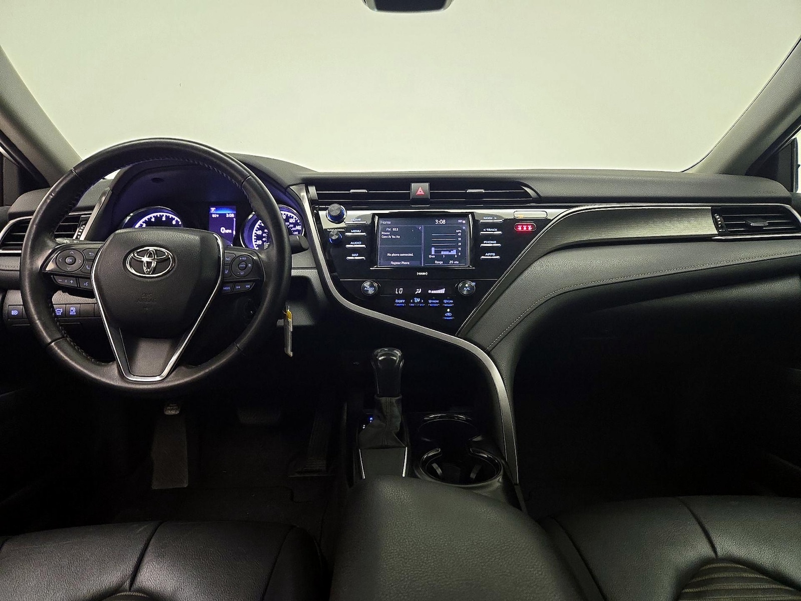 2020 Toyota Camry SE - Photo 10