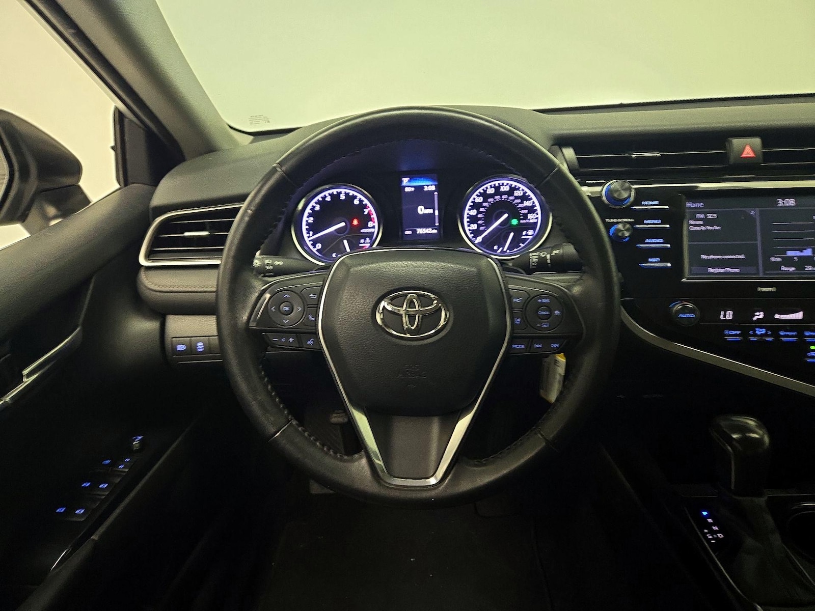 2020 Toyota Camry SE - Photo 11