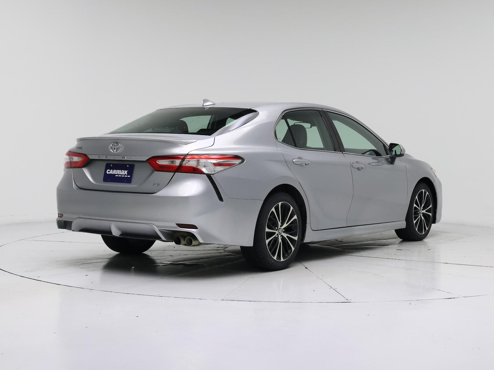 2020 Toyota Camry SE - Photo 9