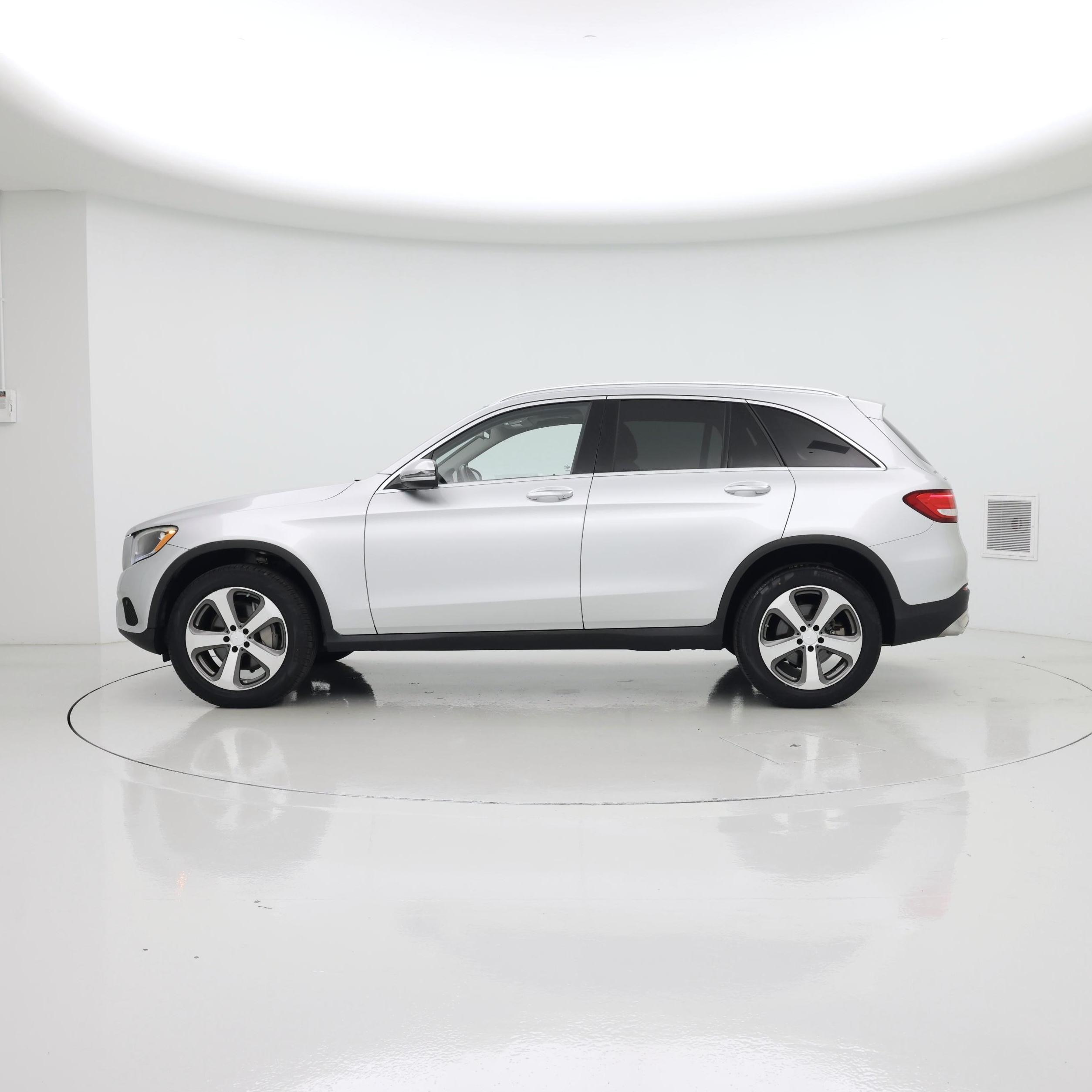 Thumbnail: 2016 Mercedes-Benz GLC - 3