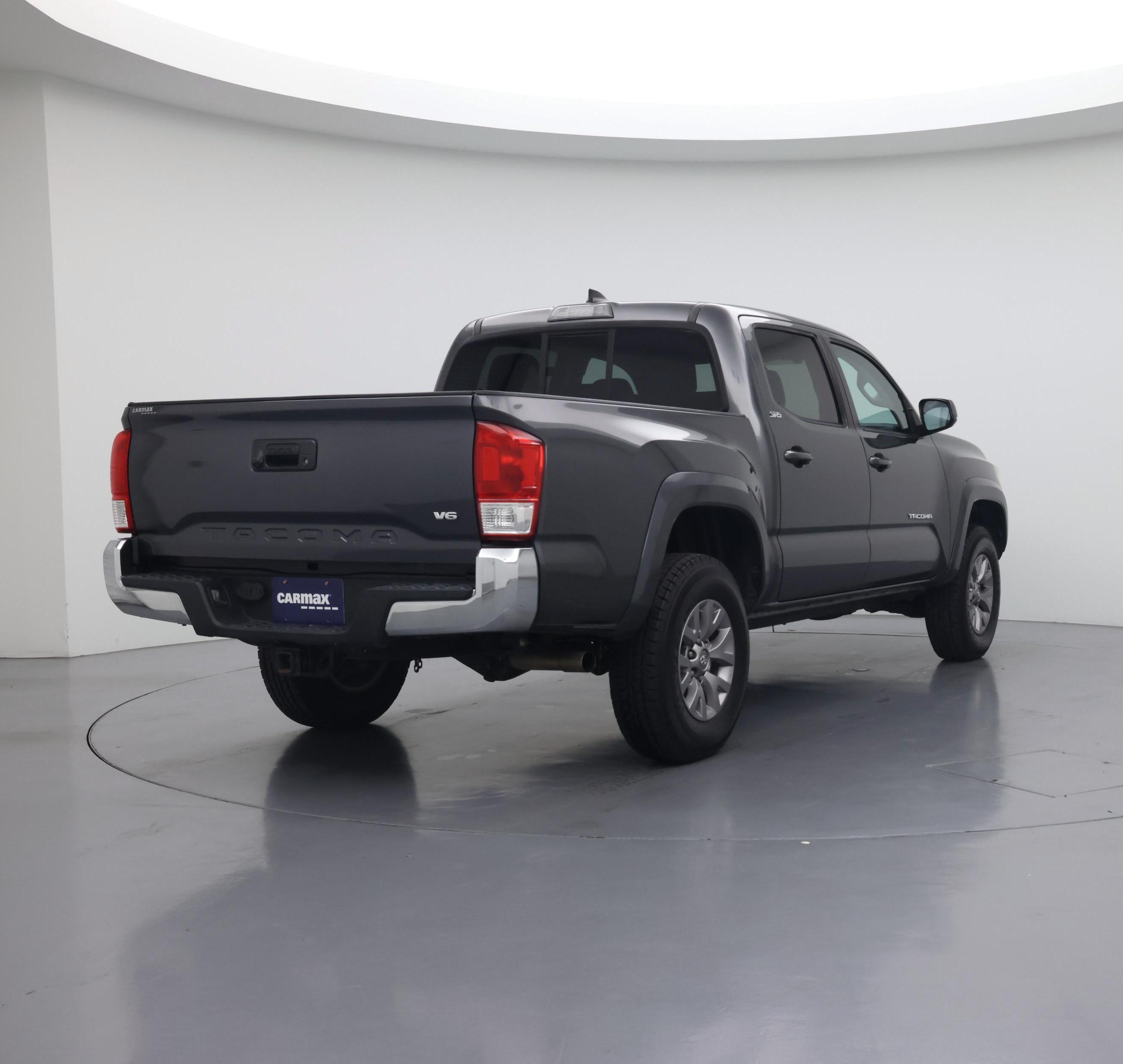 Thumbnail: 2017 Toyota Tacoma - 8
