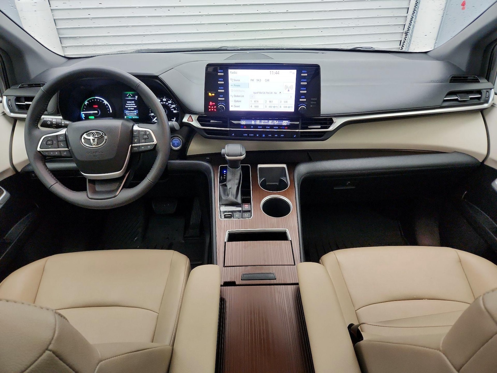 2023 Toyota Sienna XLE - Photo 10