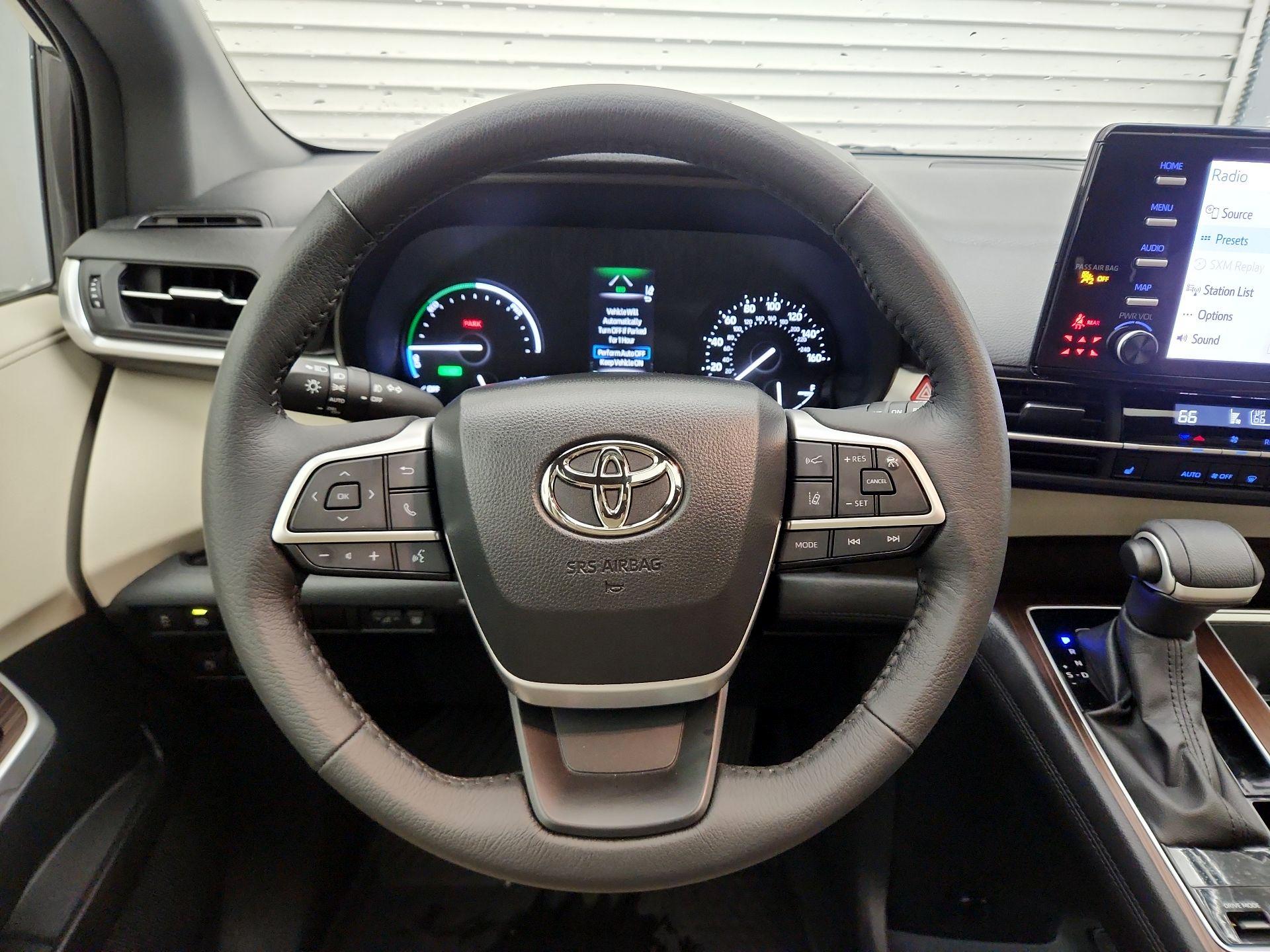 Thumbnail: 2023 Toyota Sienna - 10