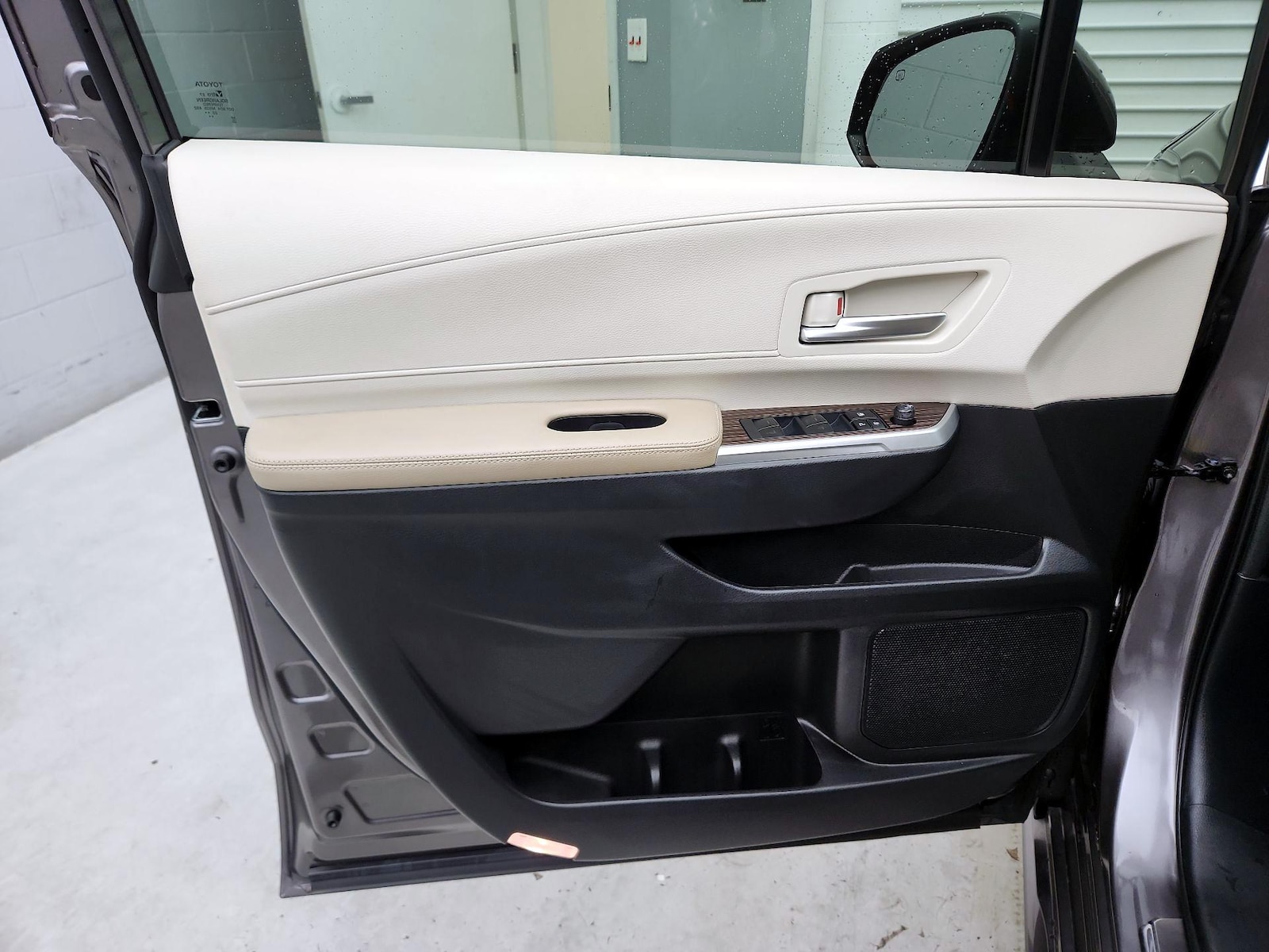 2023 Toyota Sienna XLE - Photo 13