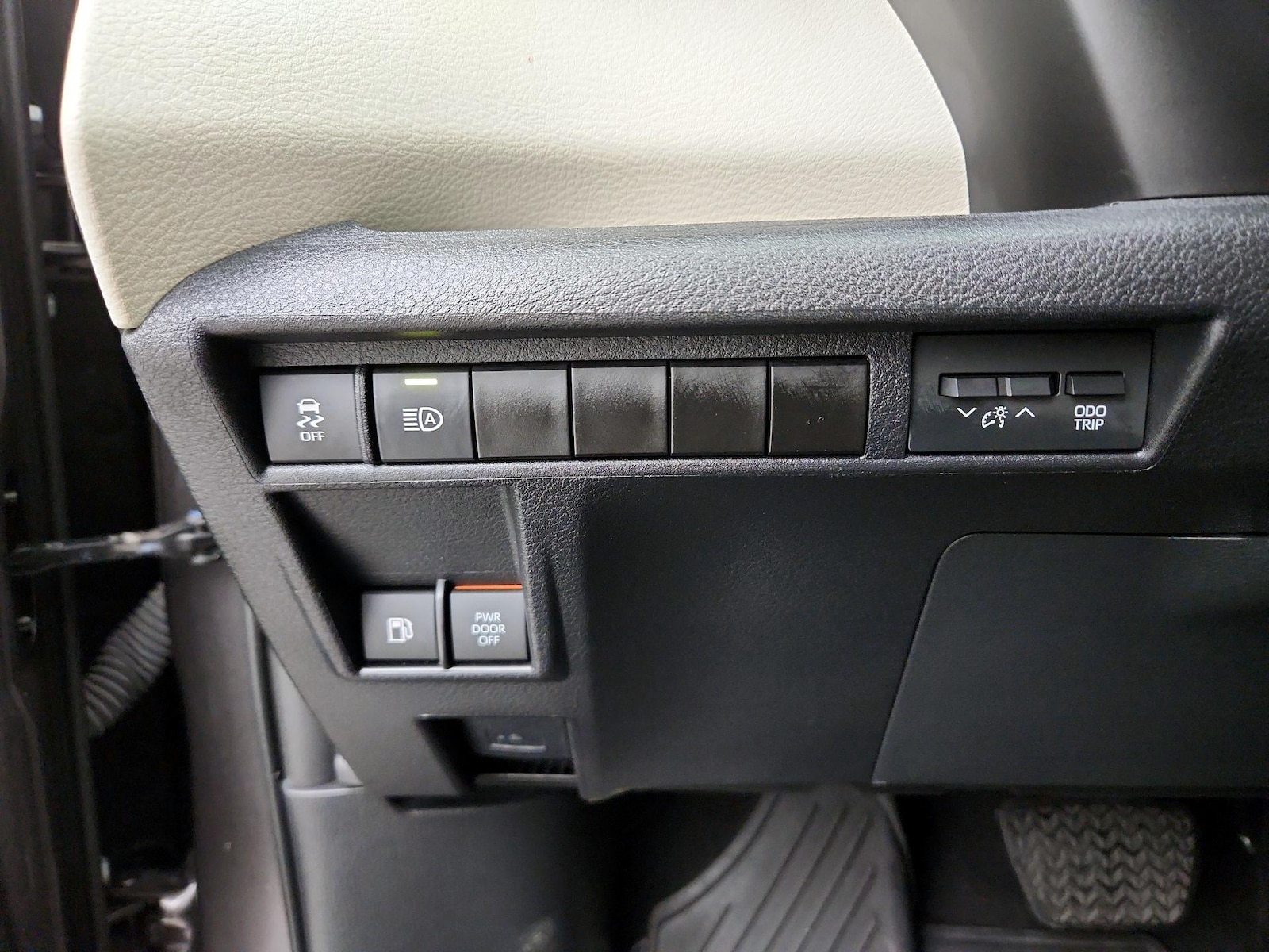 2023 Toyota Sienna XLE - Photo 14