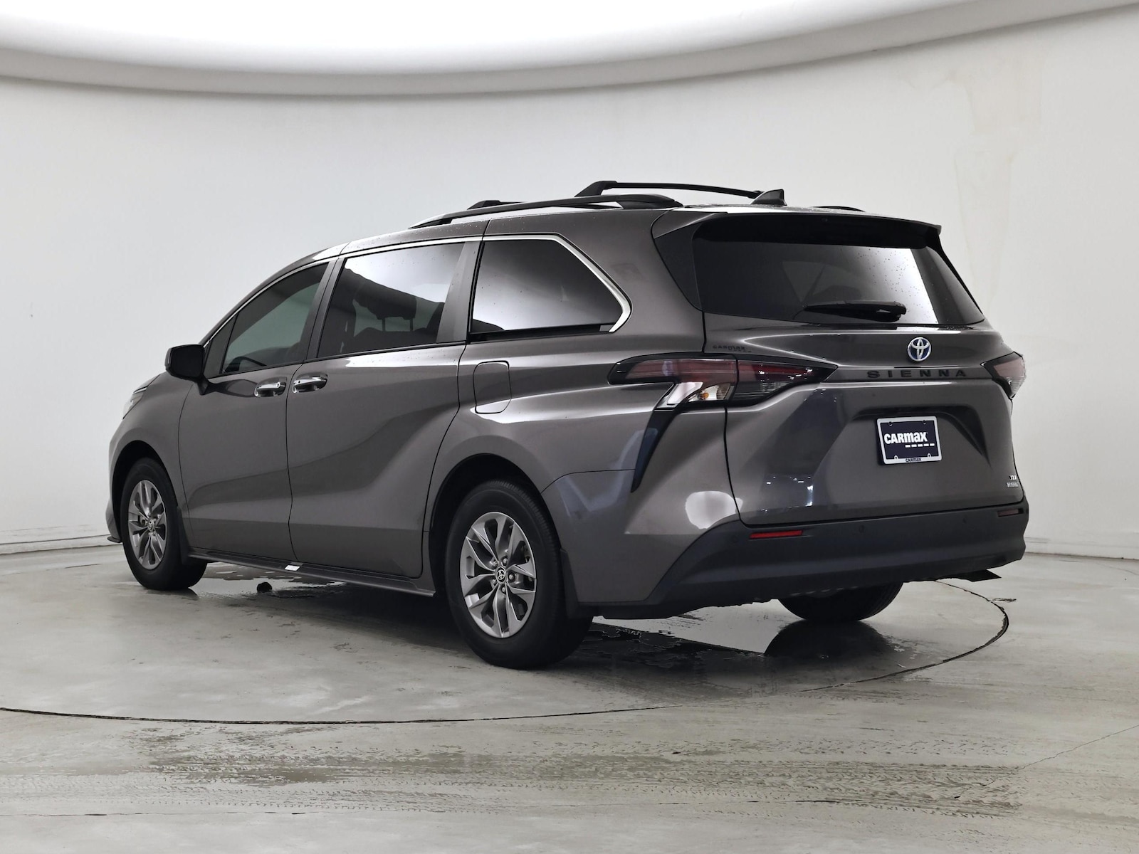 2023 Toyota Sienna XLE - Photo 3