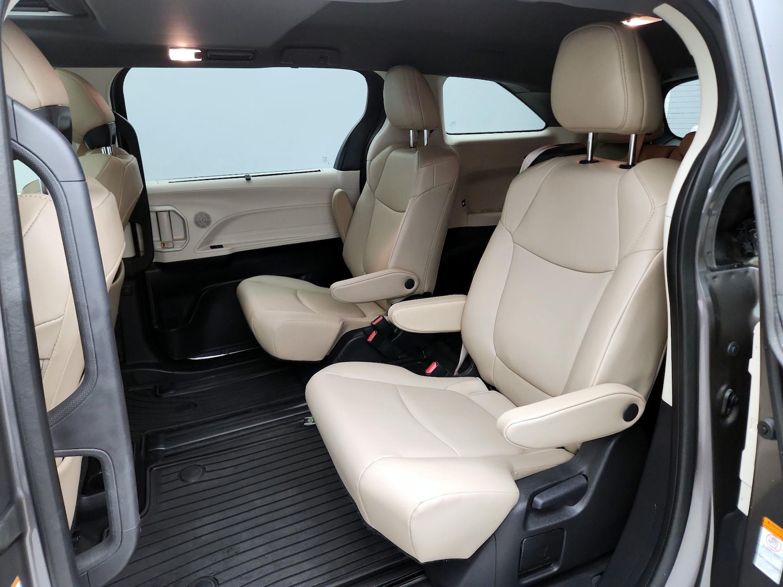 2023 Toyota Sienna XLE - Photo 21