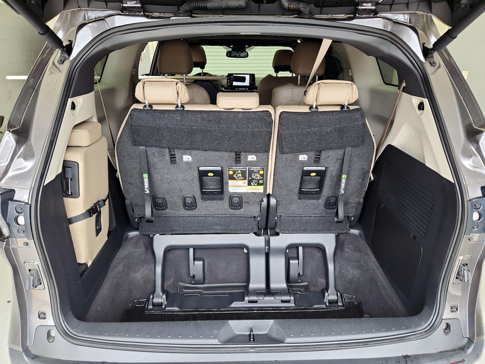 2023 Toyota Sienna XLE - Photo 23