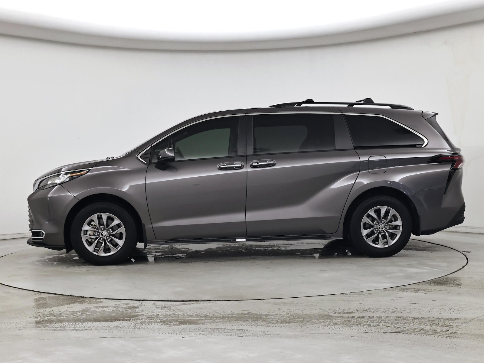 2023 Toyota Sienna XLE - Photo 4