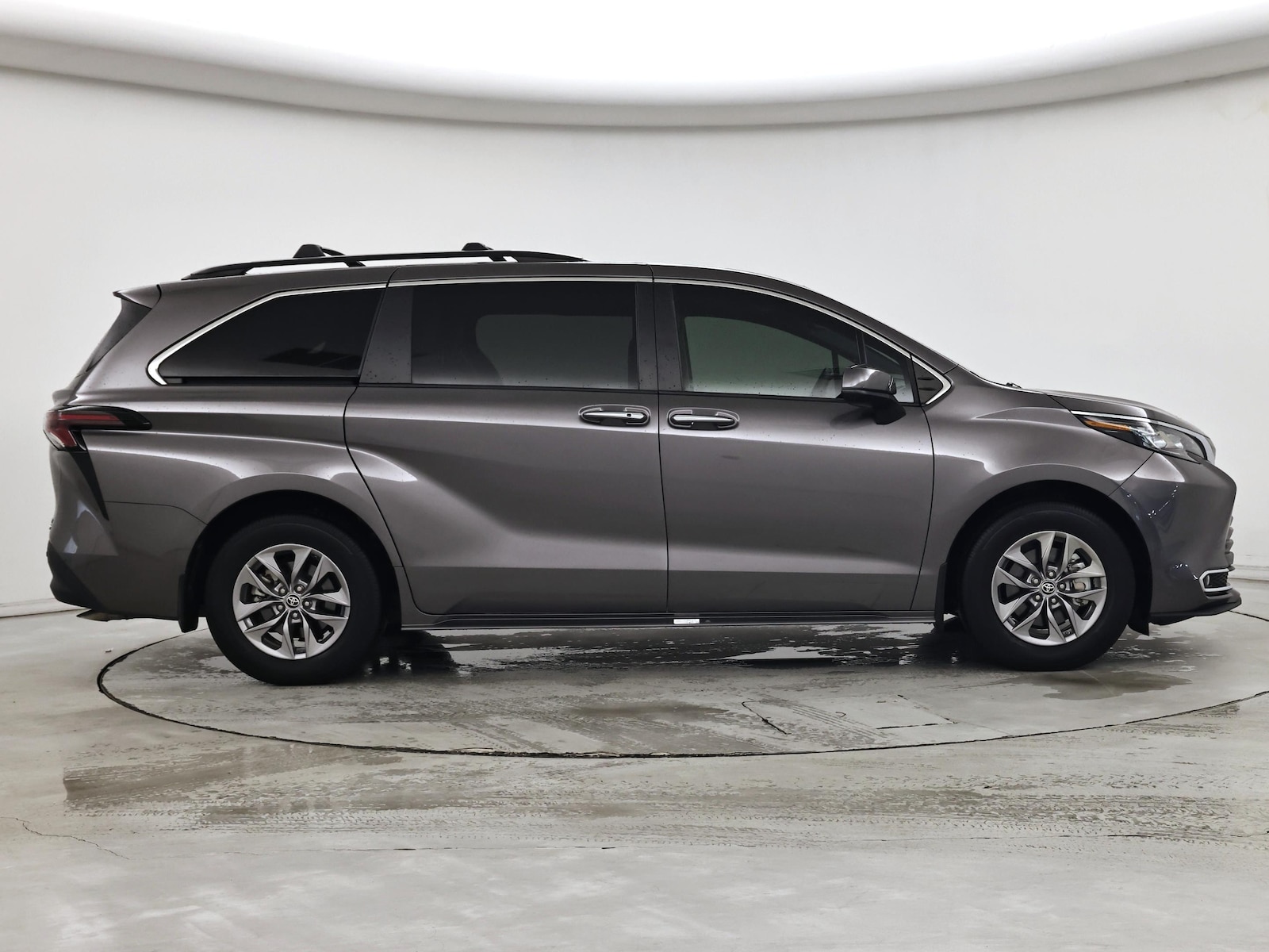2023 Toyota Sienna XLE - Photo 8