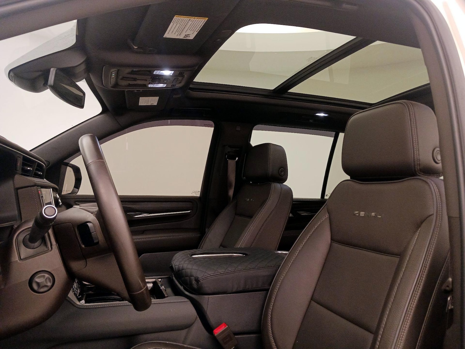 2023 GMC Yukon Denali - Photo 21