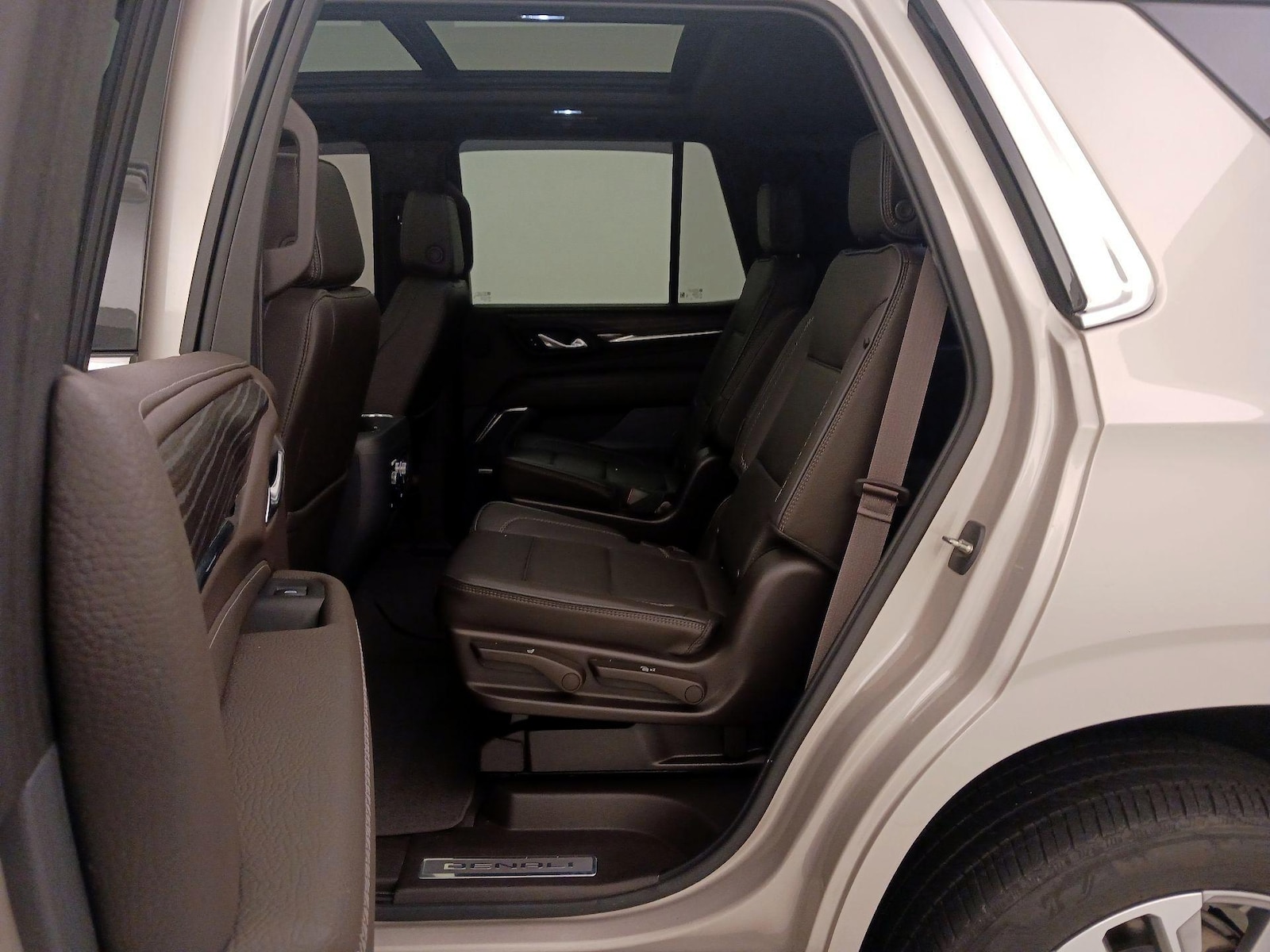 2023 GMC Yukon Denali - Photo 22