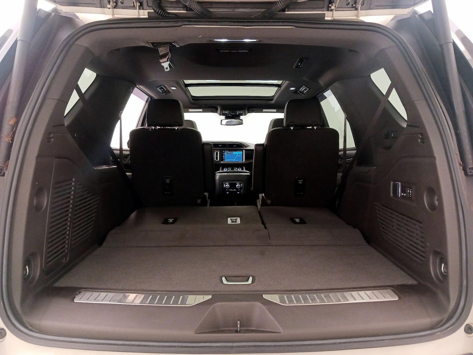 2023 GMC Yukon Denali - Photo 25