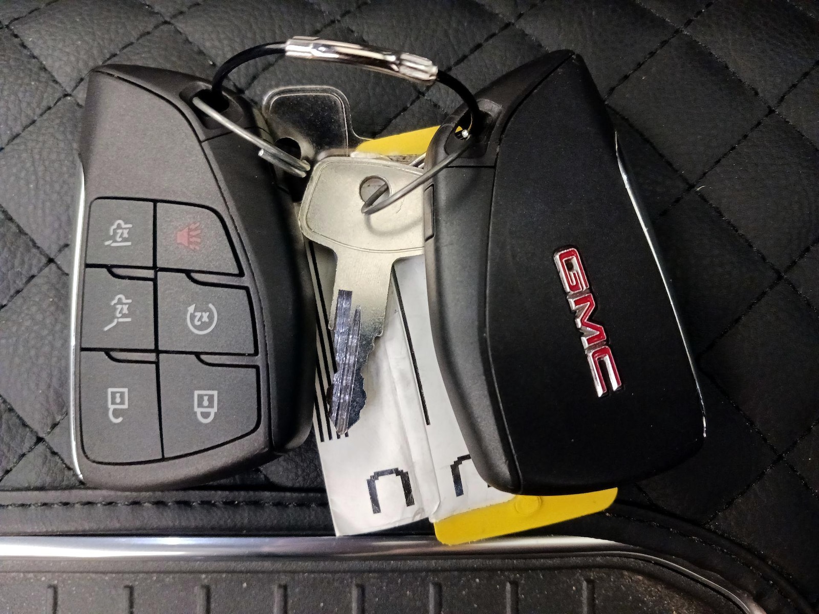 2023 GMC Yukon Denali - Photo 27