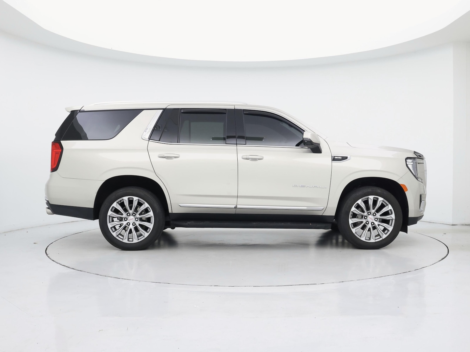 2023 GMC Yukon Denali - Photo 8