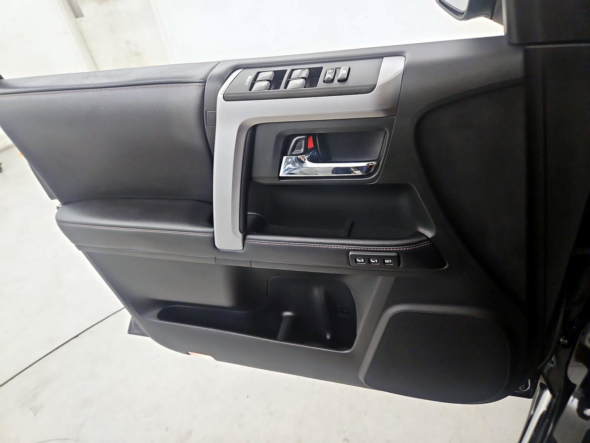 Thumbnail: 2017 Toyota 4Runner - 12