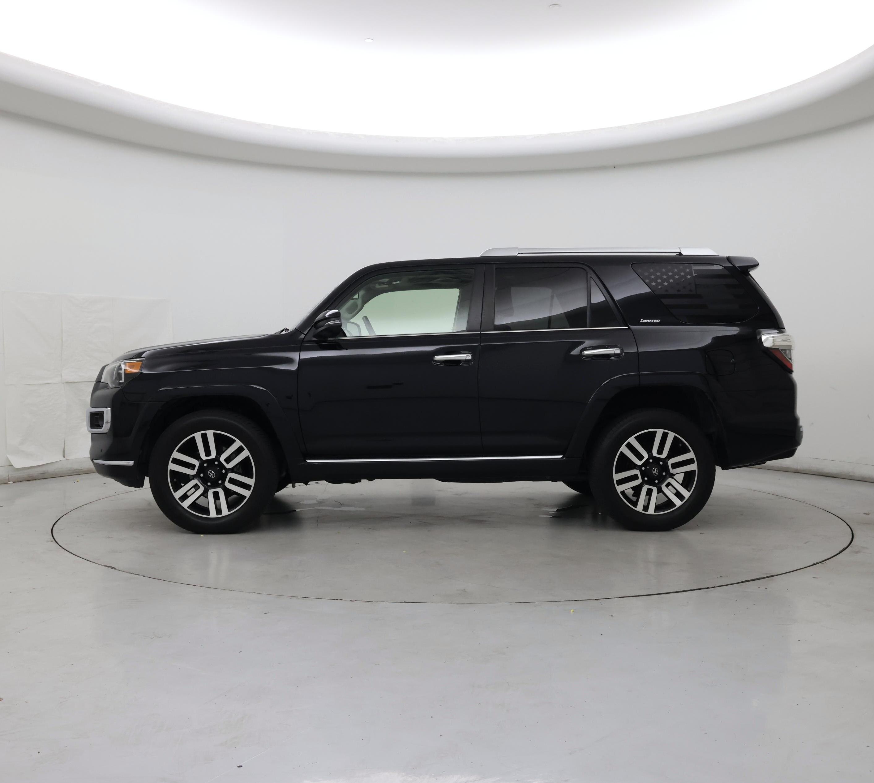 Thumbnail: 2017 Toyota 4Runner - 3