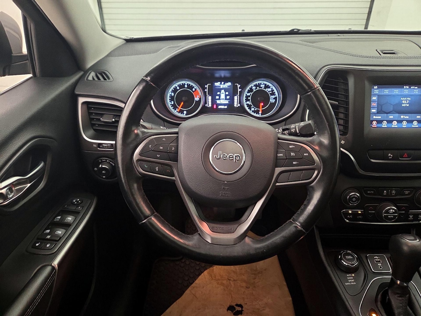 2020 Jeep Cherokee Latitude Plus - Photo 11