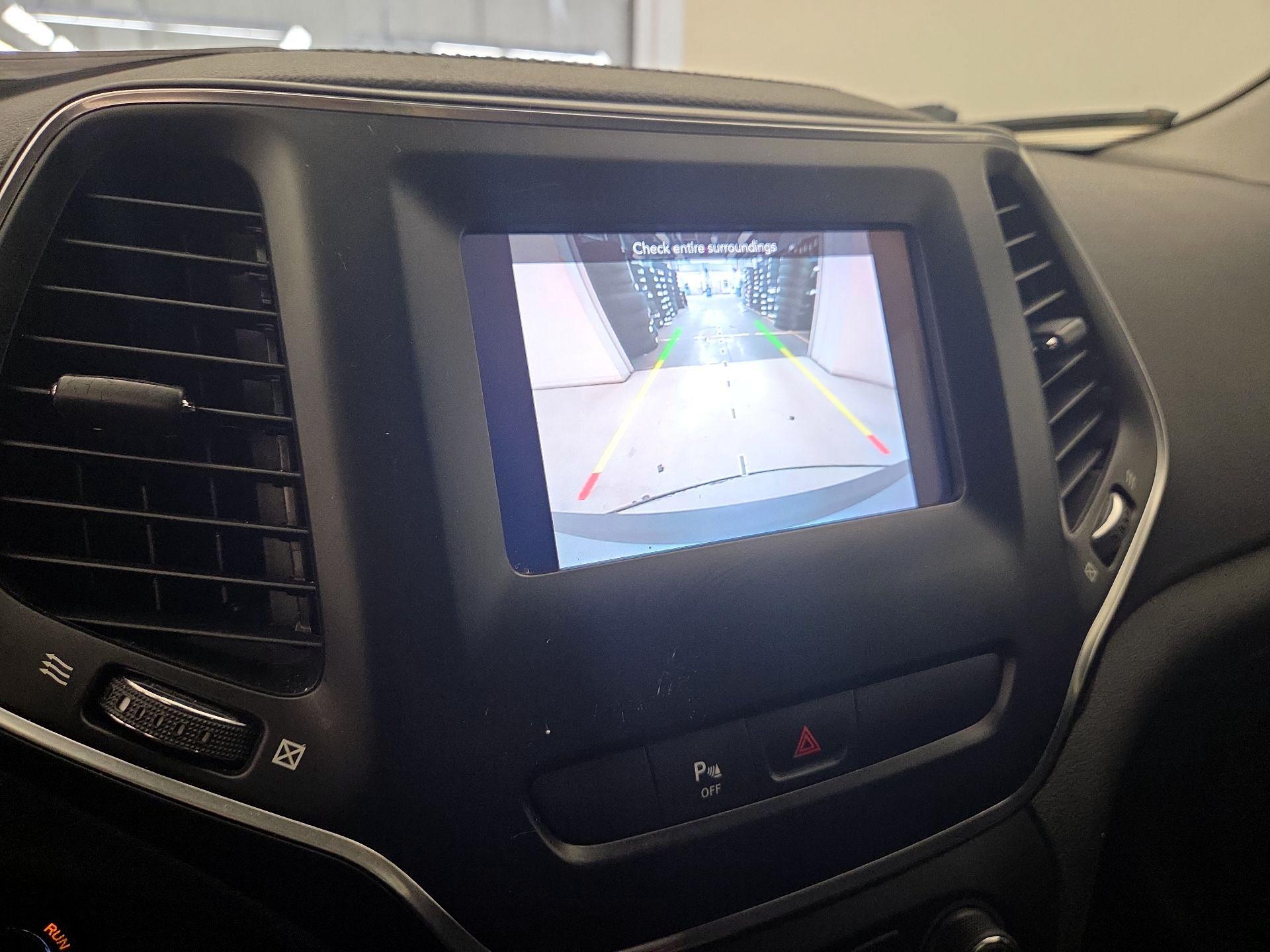 Thumbnail: 2020 Jeep Cherokee - 14