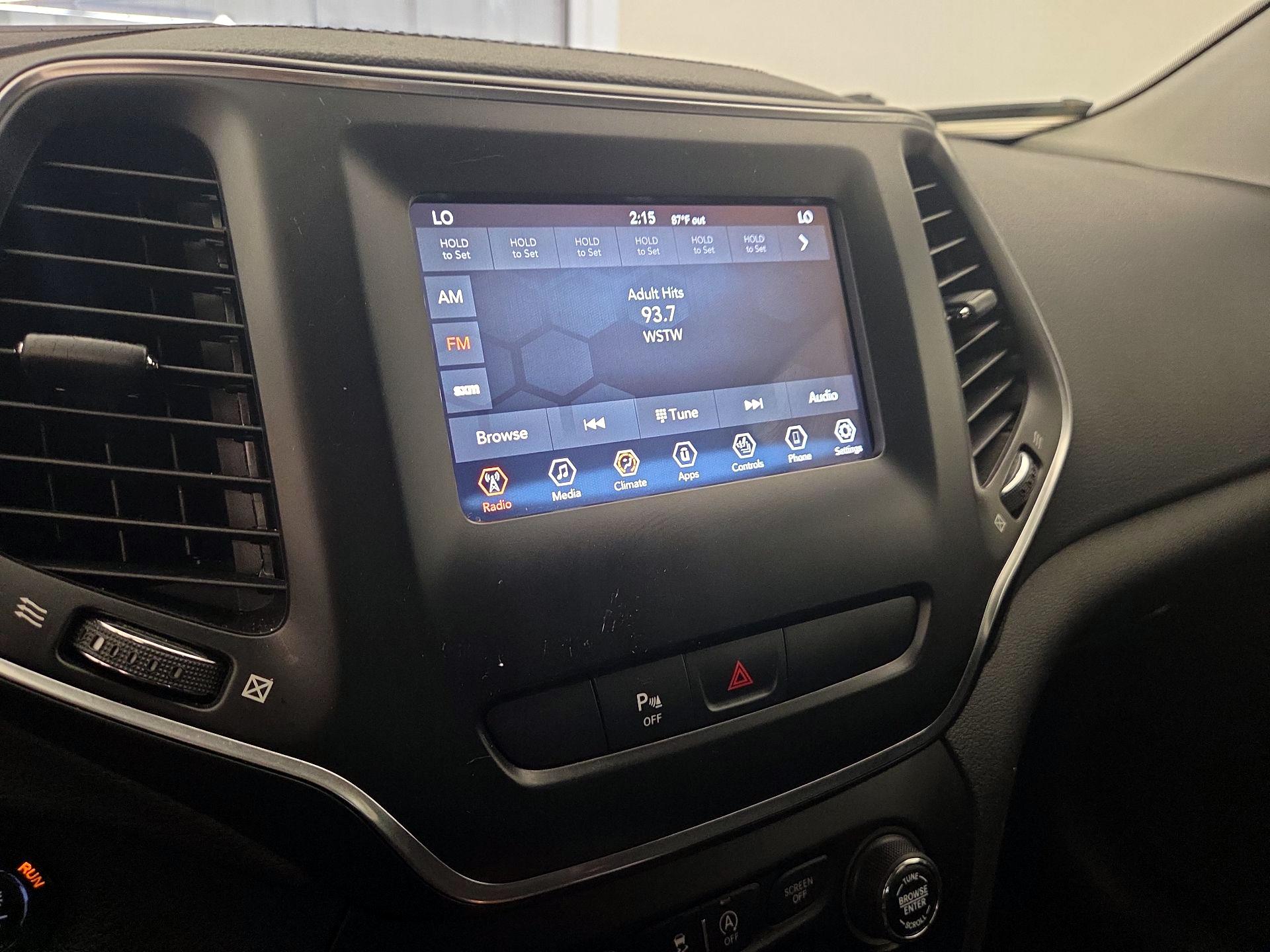 Thumbnail: 2020 Jeep Cherokee - 15