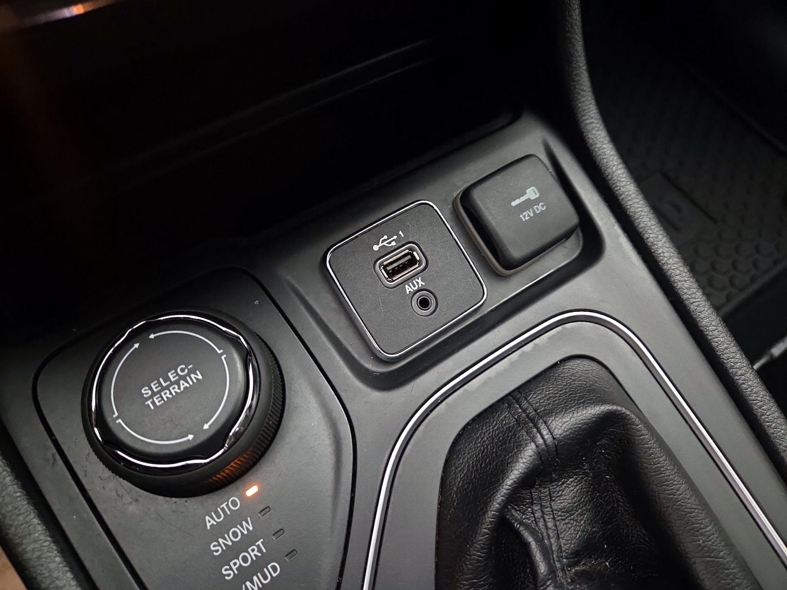 2020 Jeep Cherokee Latitude Plus - Photo 19