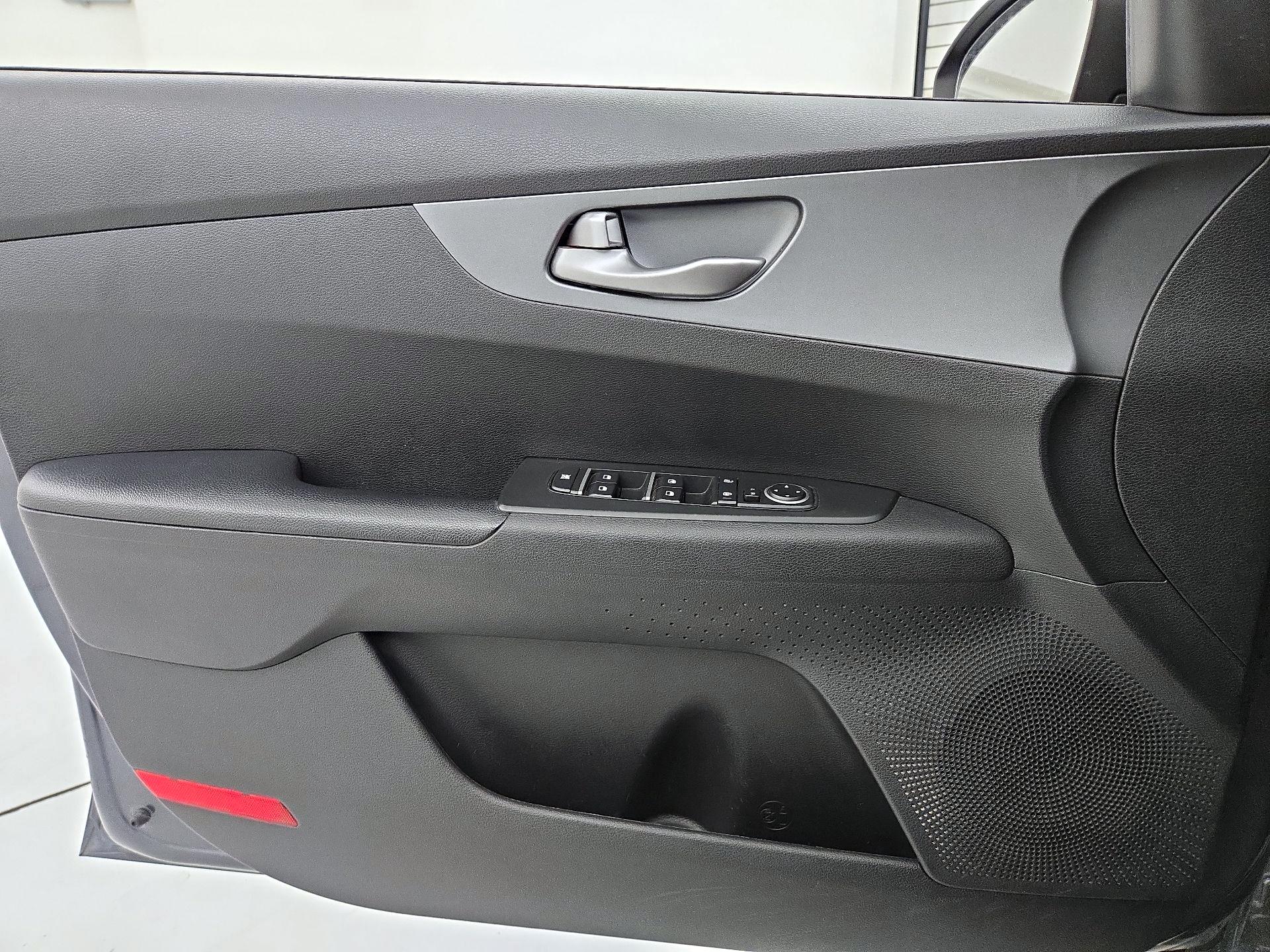 Thumbnail: 2021 Kia Forte - 12