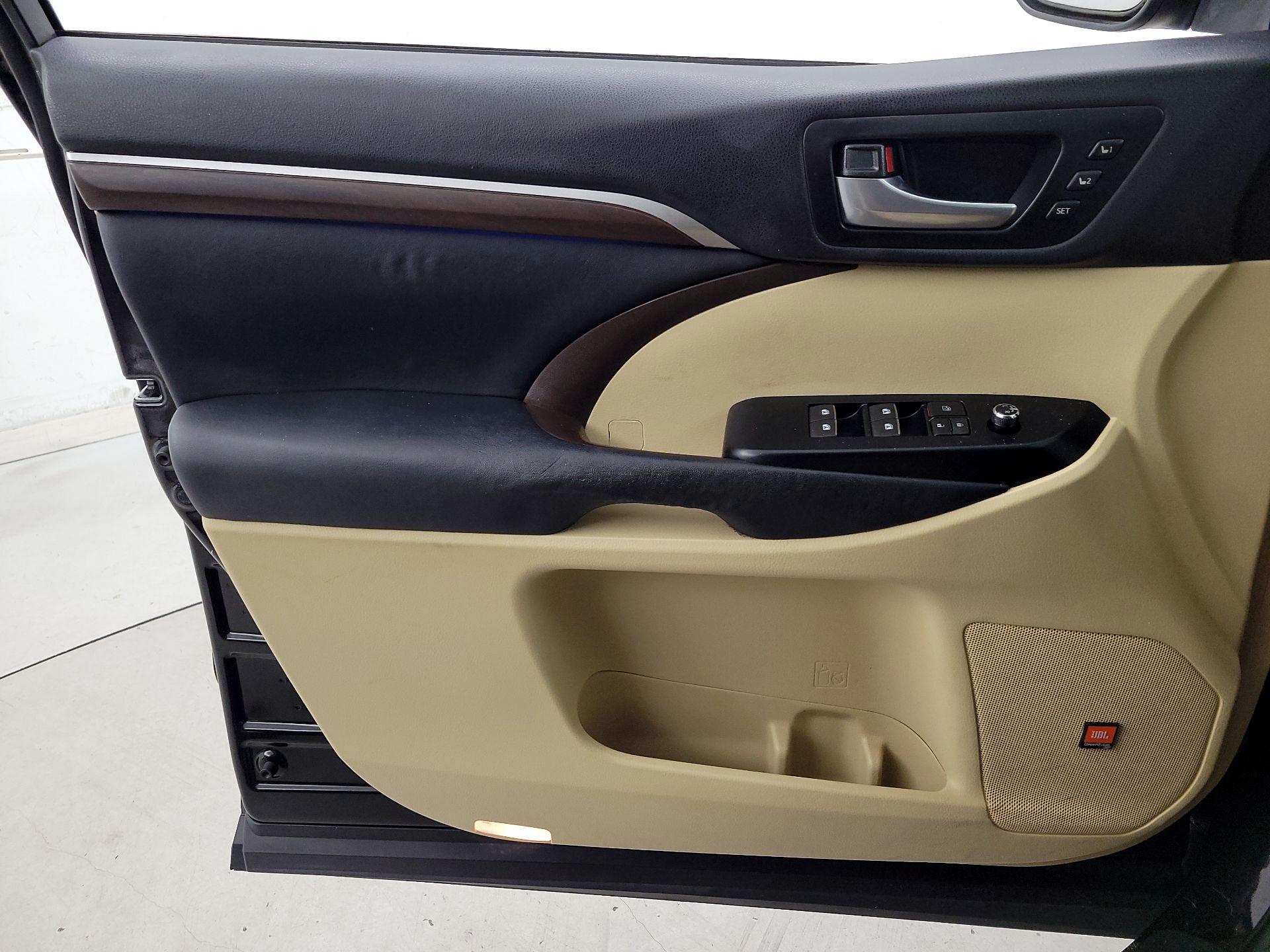 Thumbnail: 2014 Toyota Highlander - 12