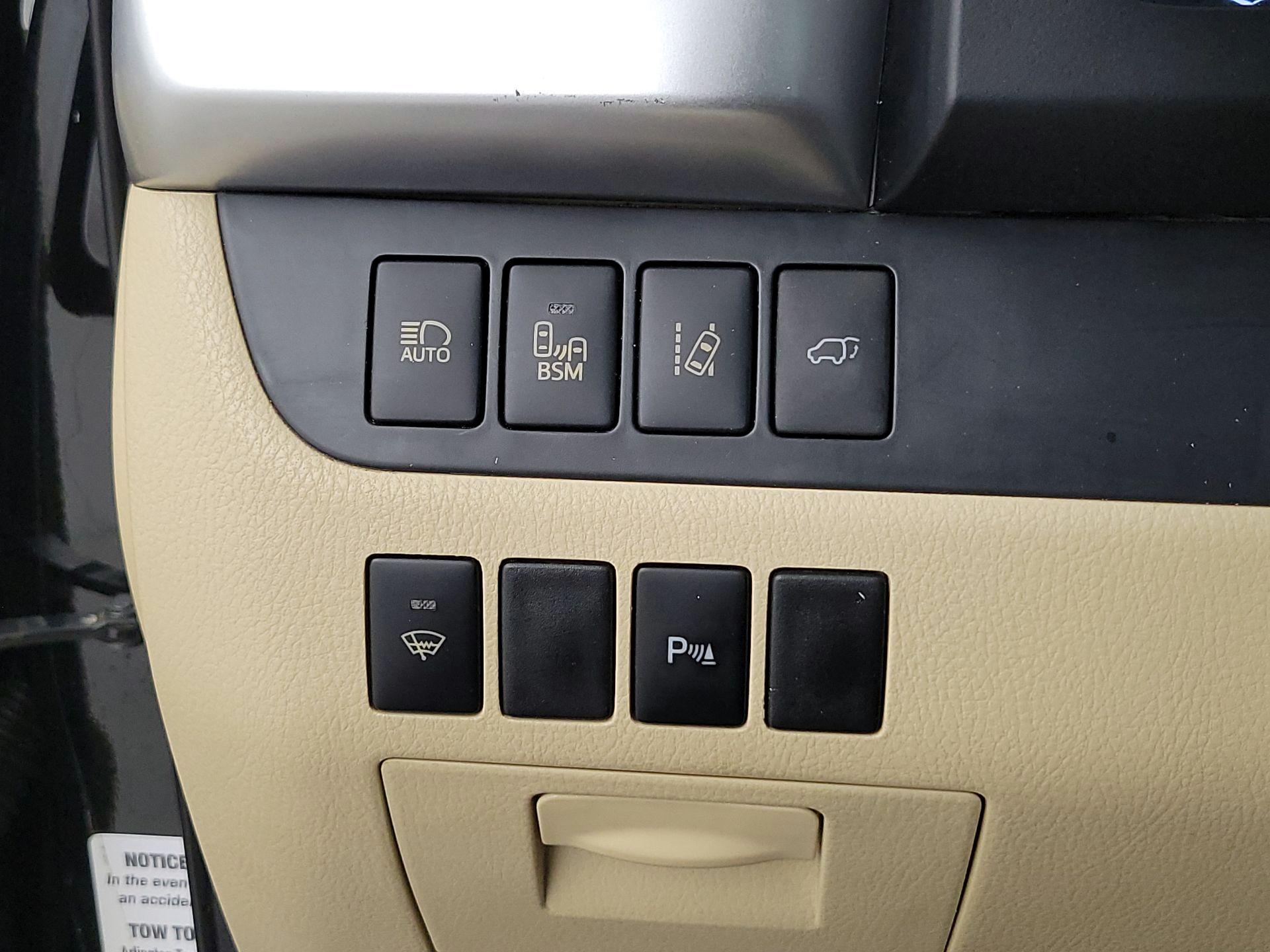Thumbnail: 2014 Toyota Highlander - 13