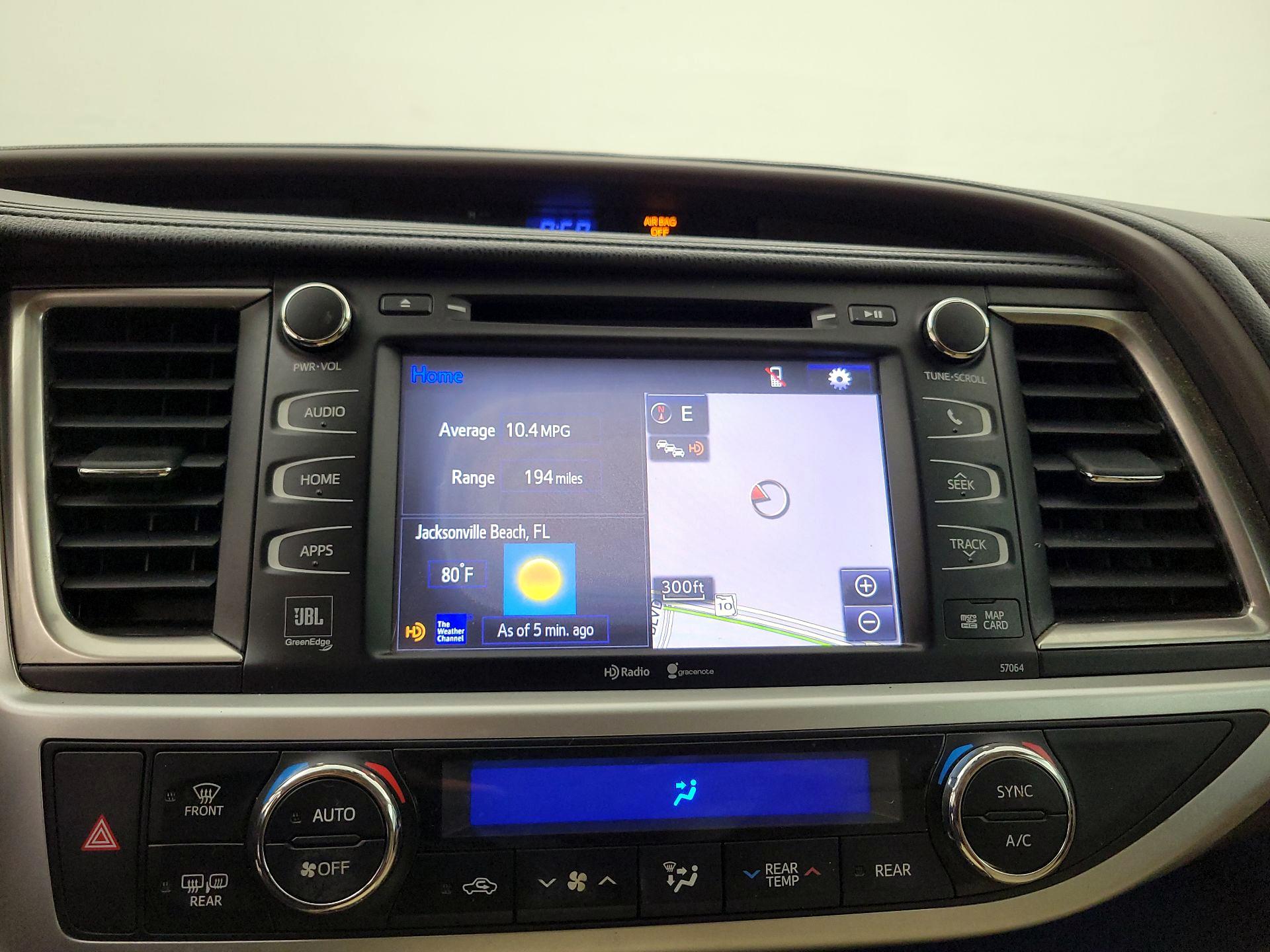 Thumbnail: 2014 Toyota Highlander - 14