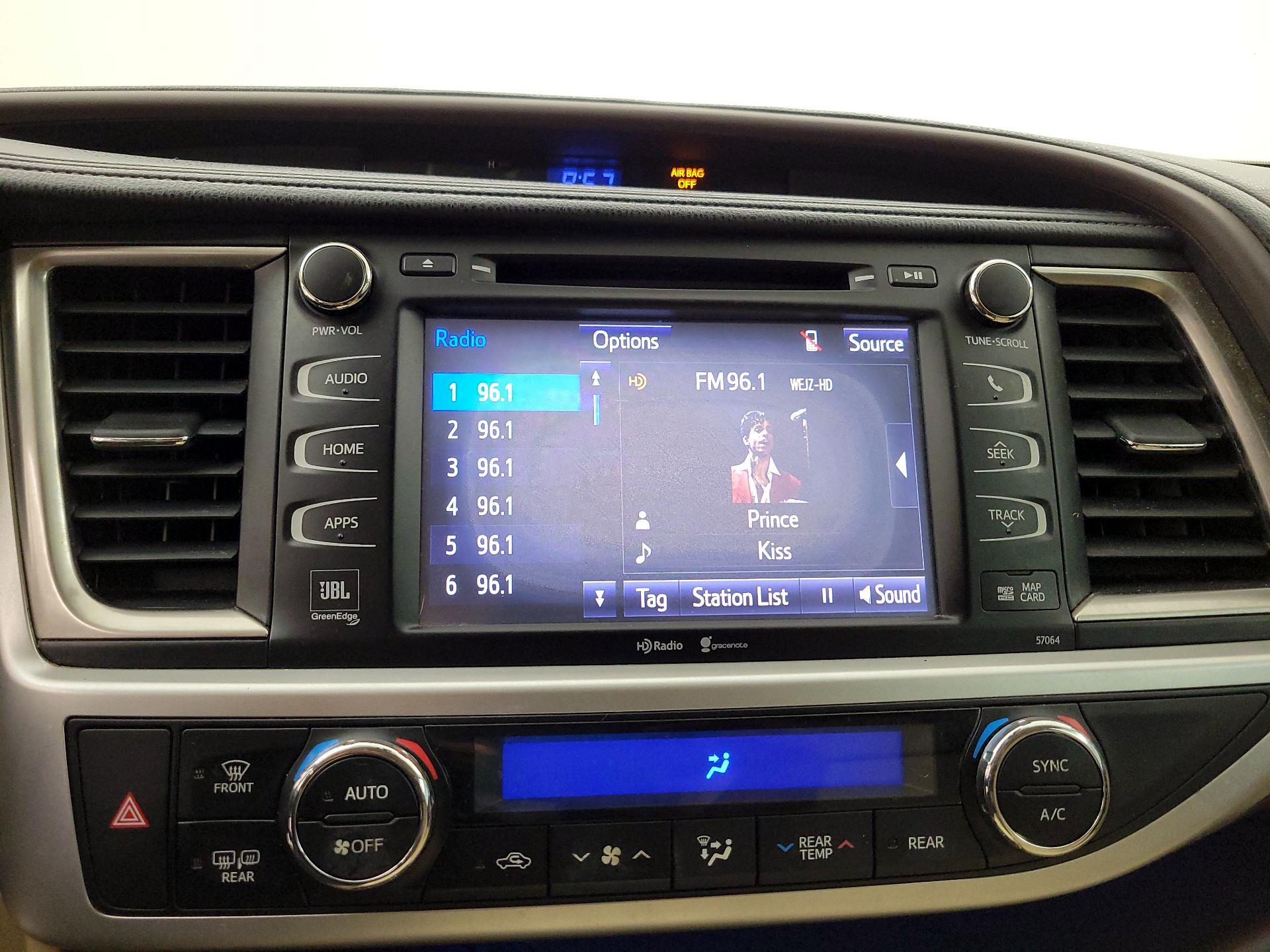 Thumbnail: 2014 Toyota Highlander - 16