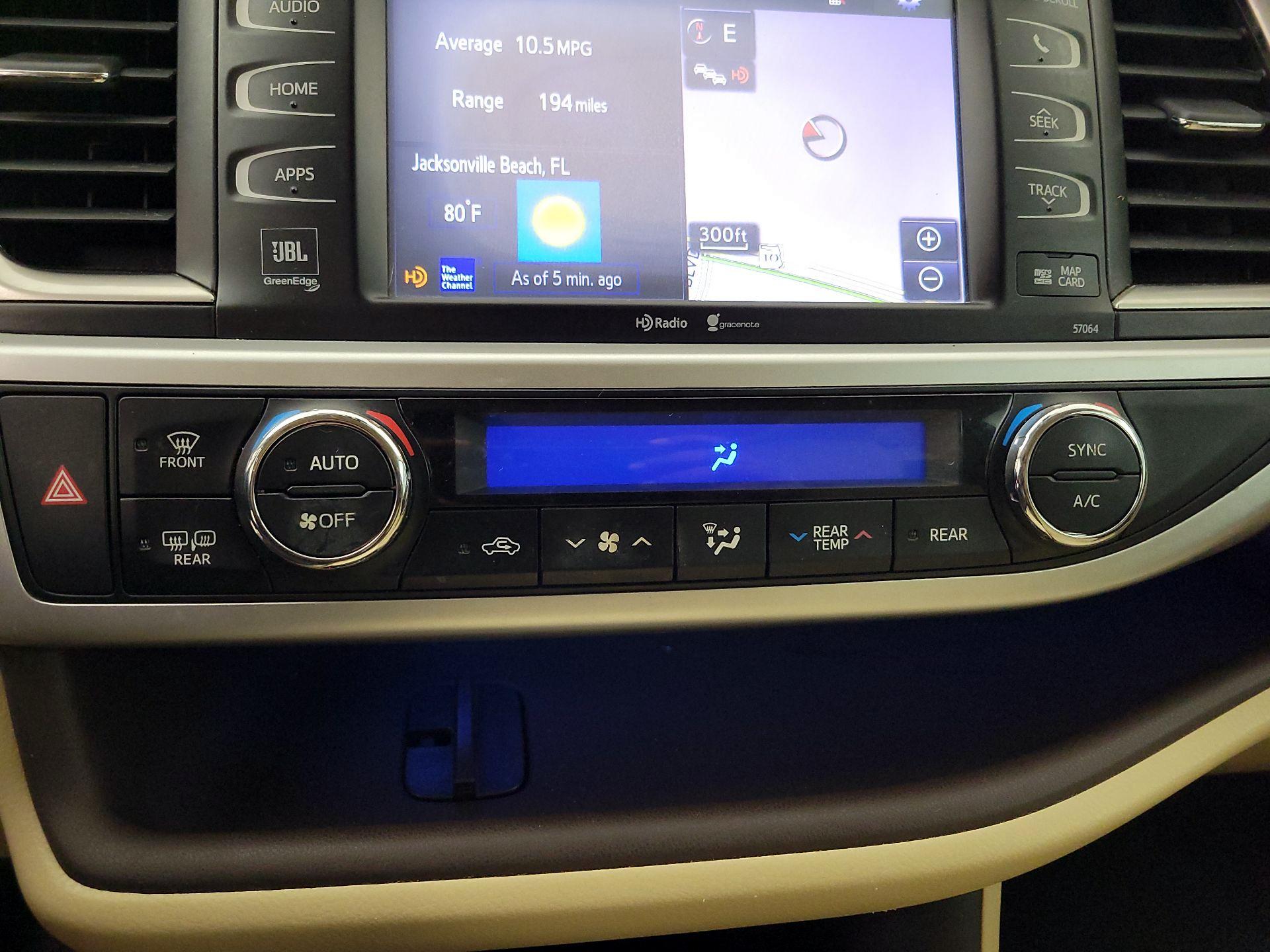 Thumbnail: 2014 Toyota Highlander - 17