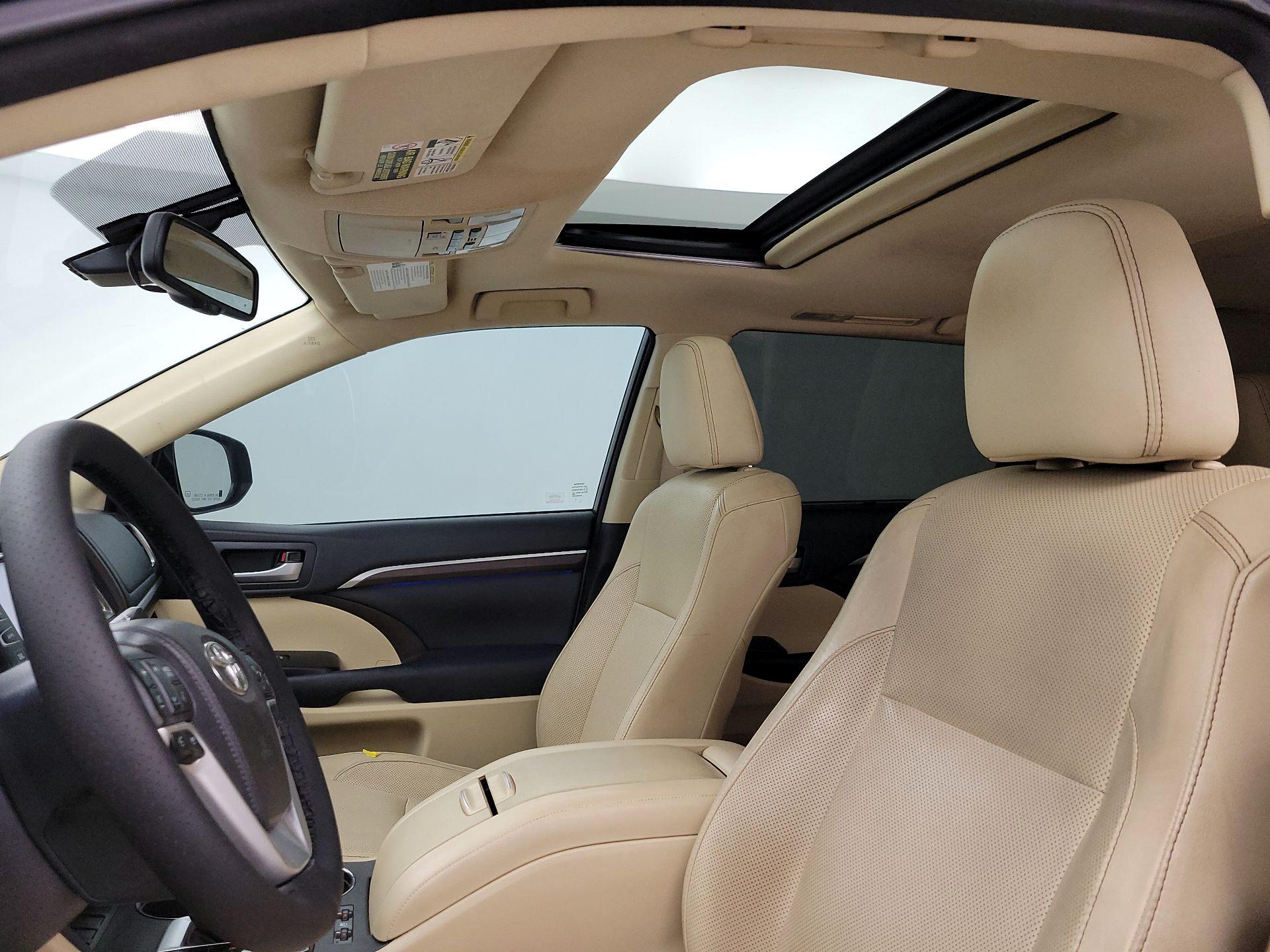 Thumbnail: 2014 Toyota Highlander - 20
