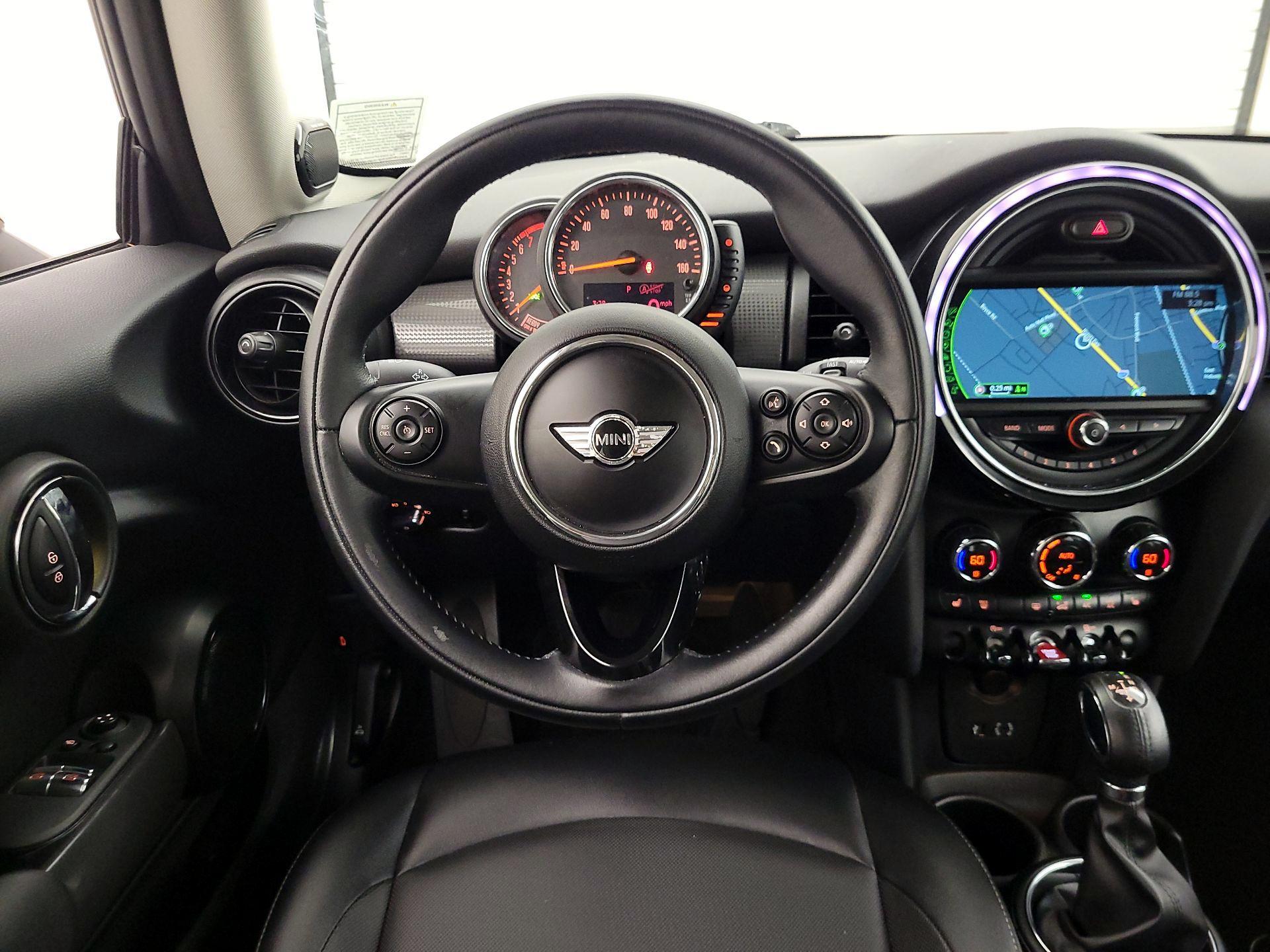 Thumbnail: 2016 MINI Cooper Hardtop - 10