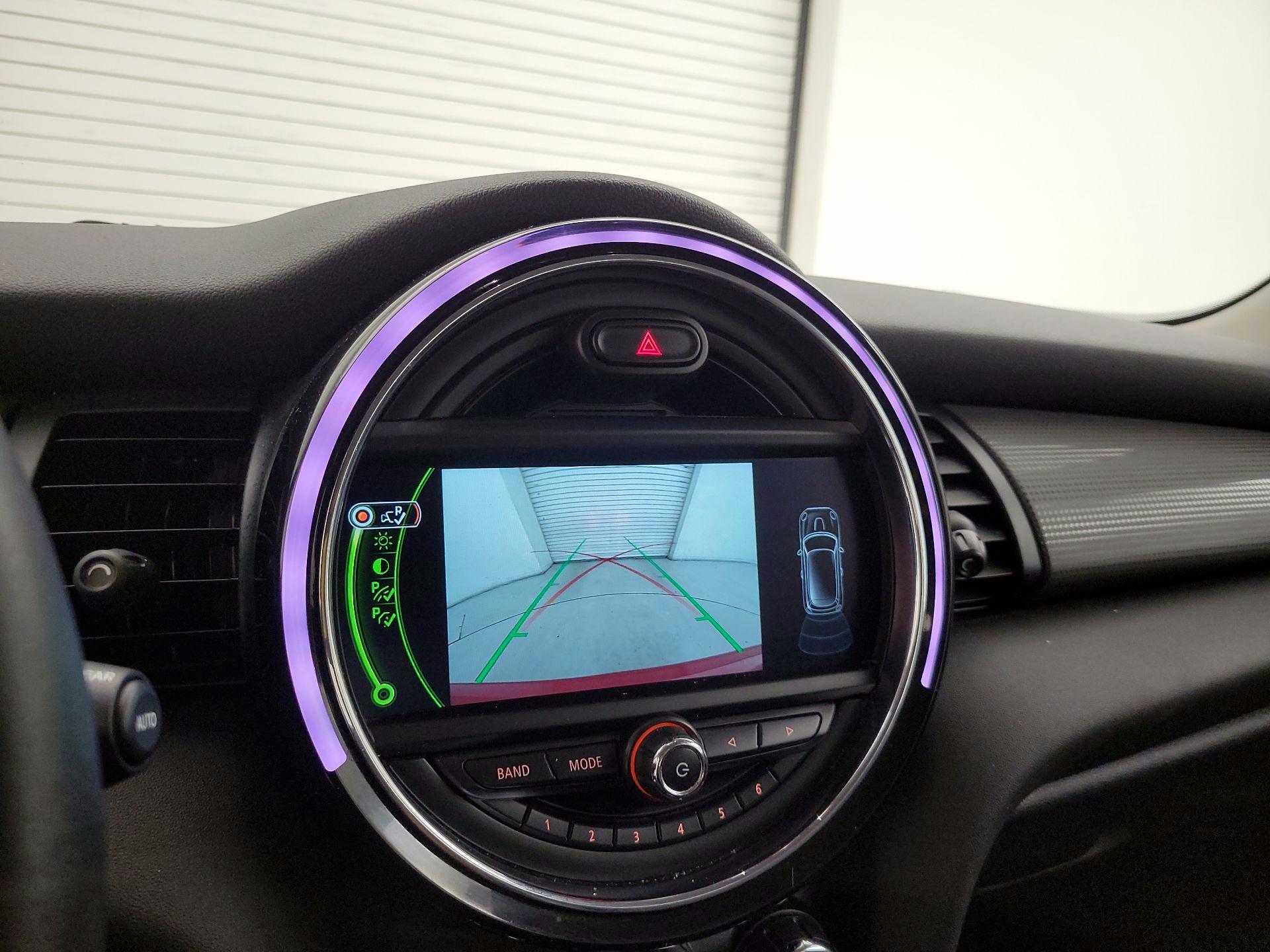 Thumbnail: 2016 MINI Cooper Hardtop - 15