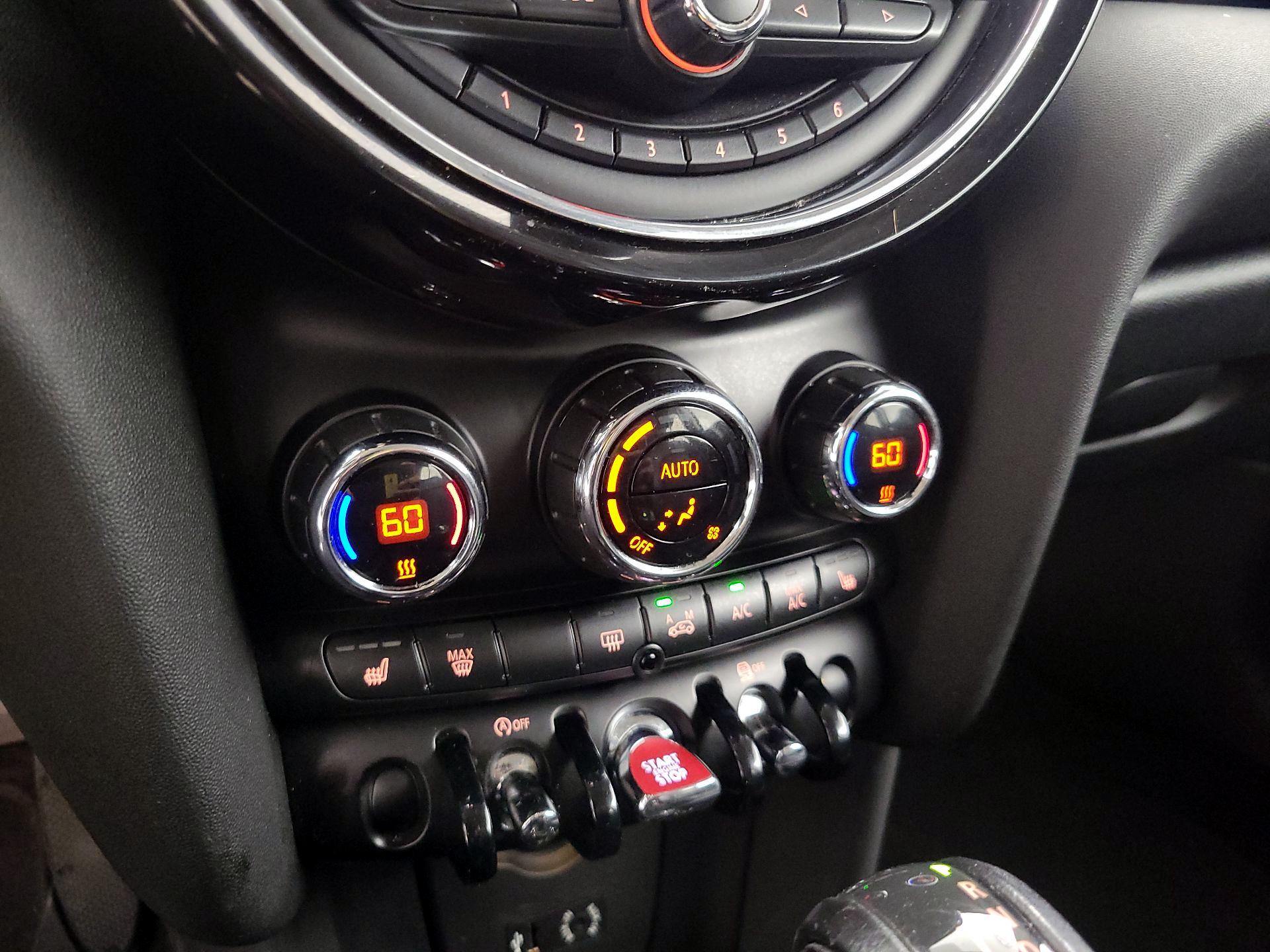 Thumbnail: 2016 MINI Cooper Hardtop - 17