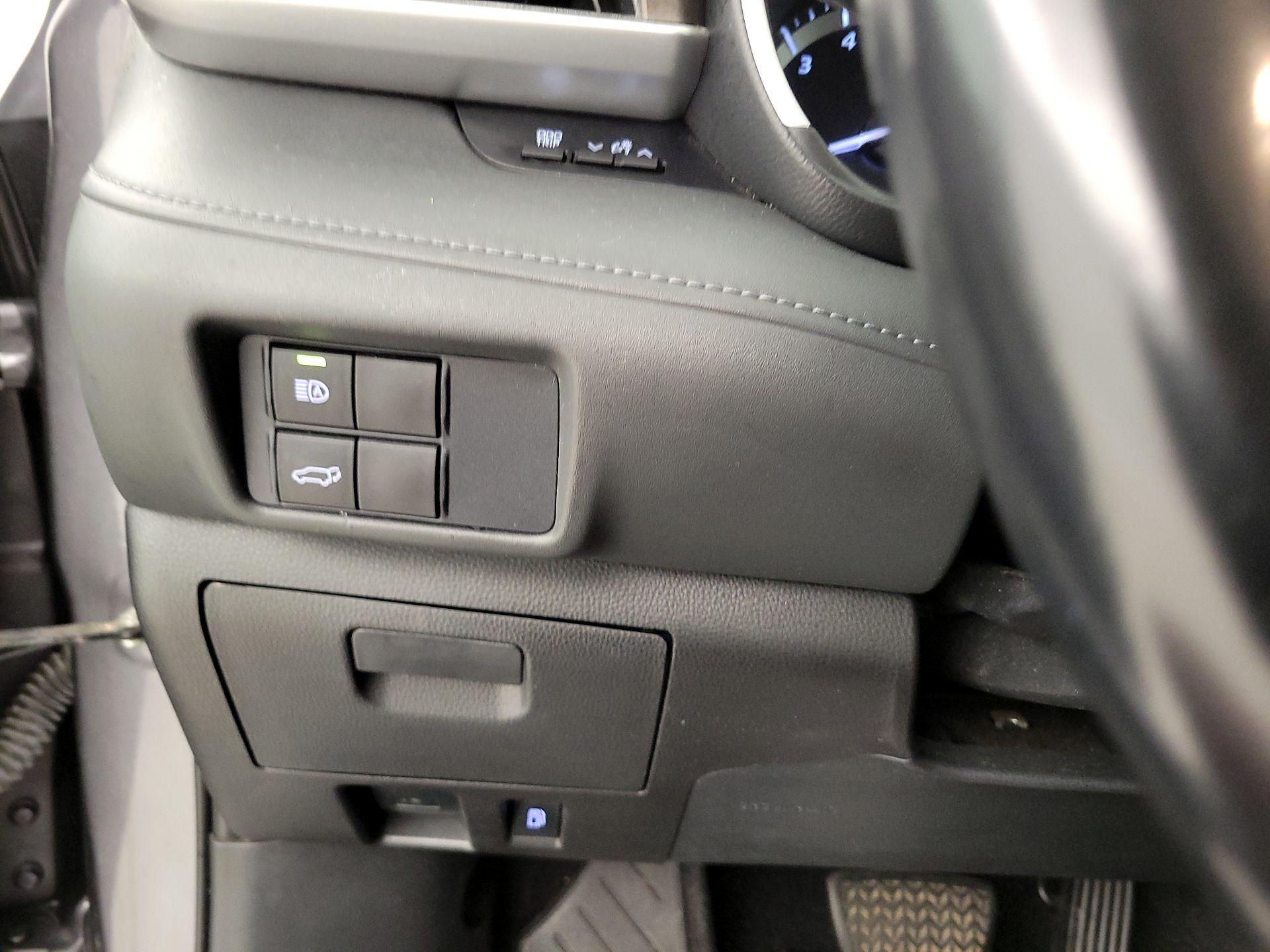 Thumbnail: 2021 Toyota Highlander - 11